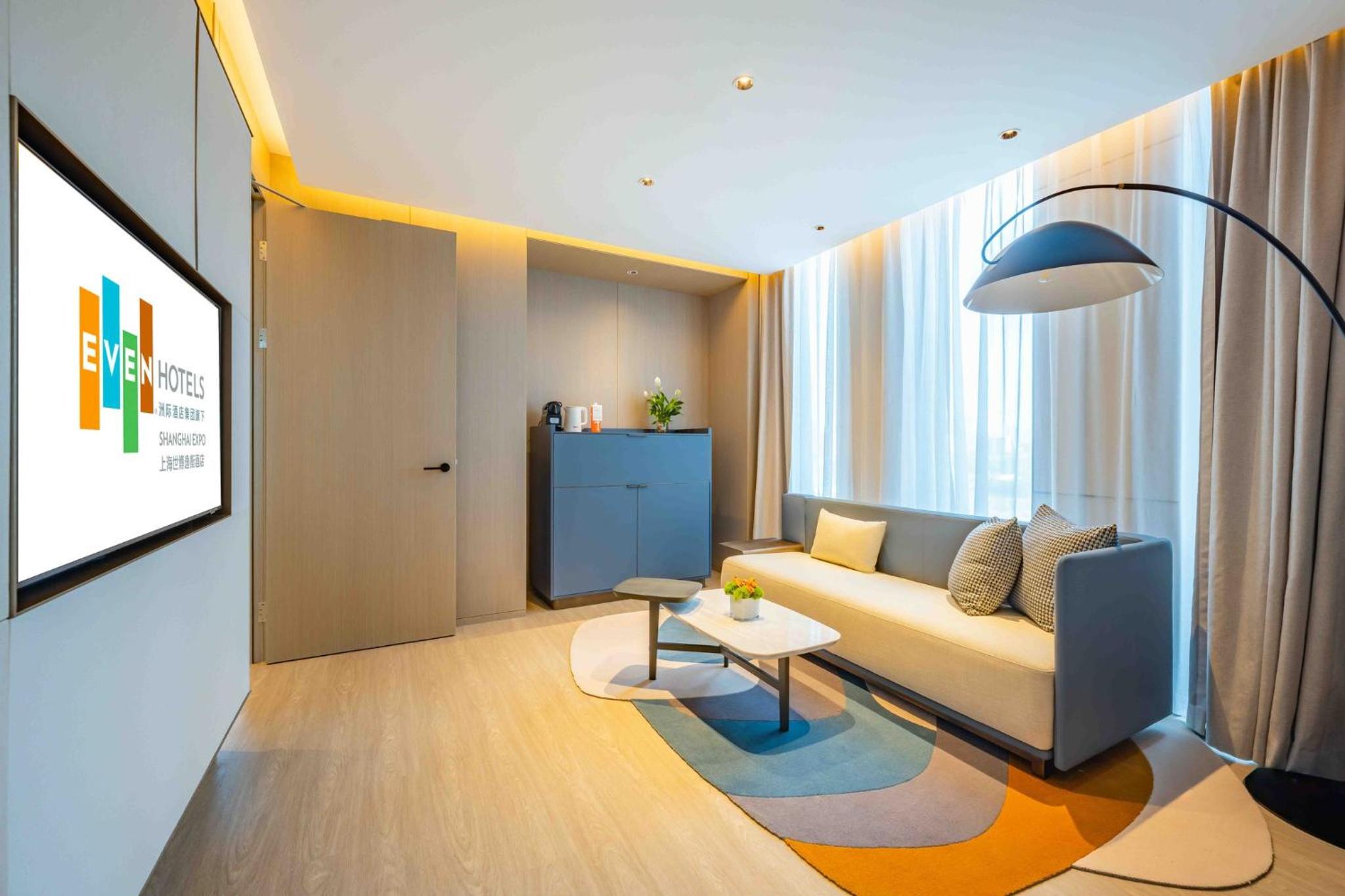 One-Bedroom King Suite