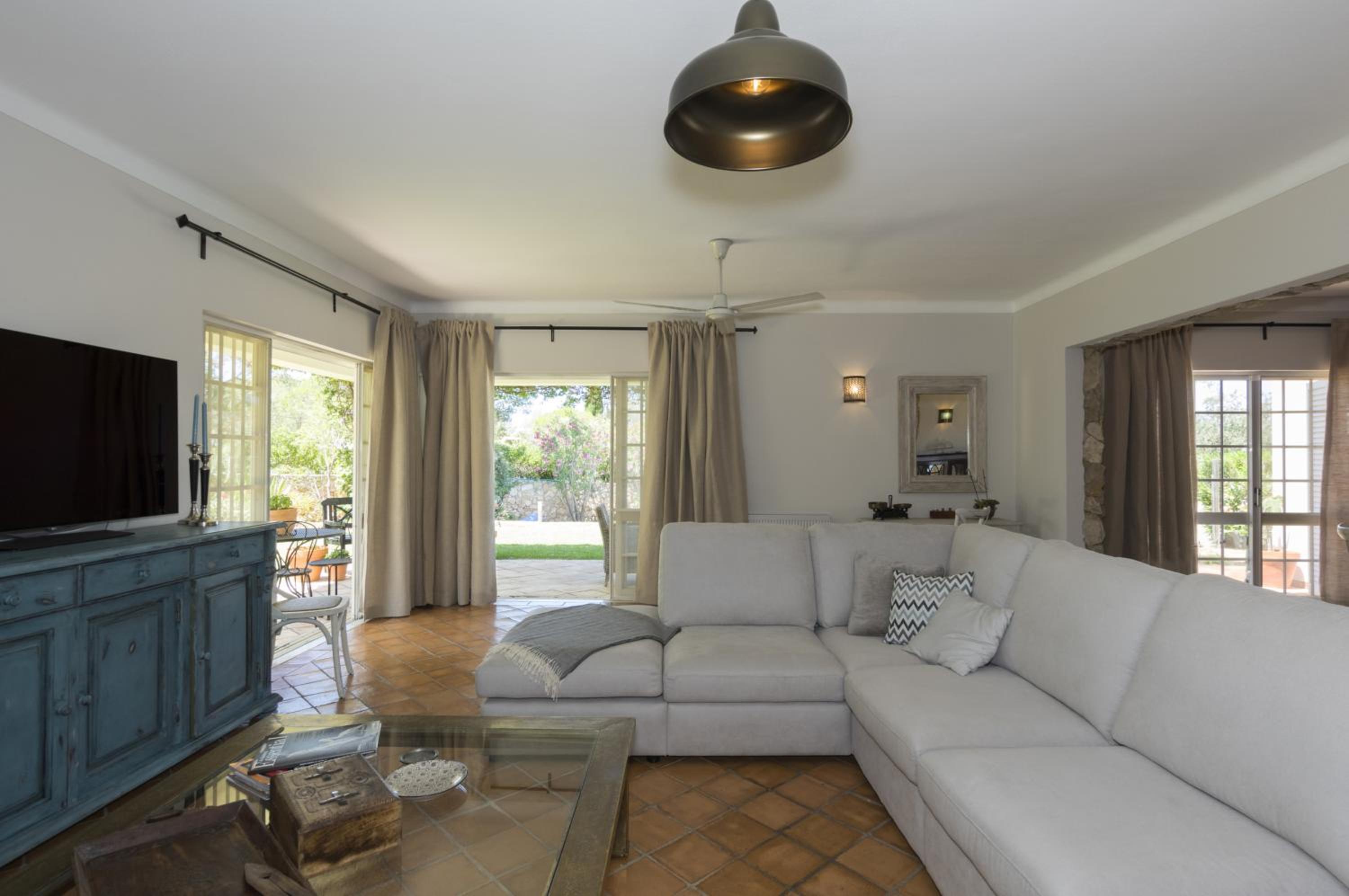 Superior Detached Three-Bedroom Villa with Air-conditioning and Private Pool photo 3