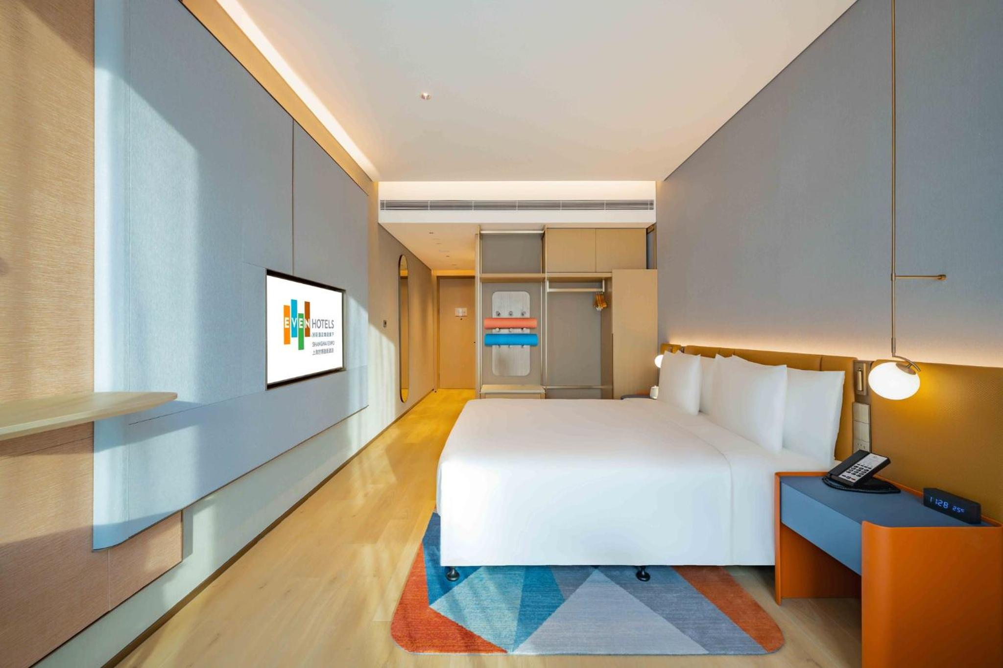 Standard Room thumbnail 5
