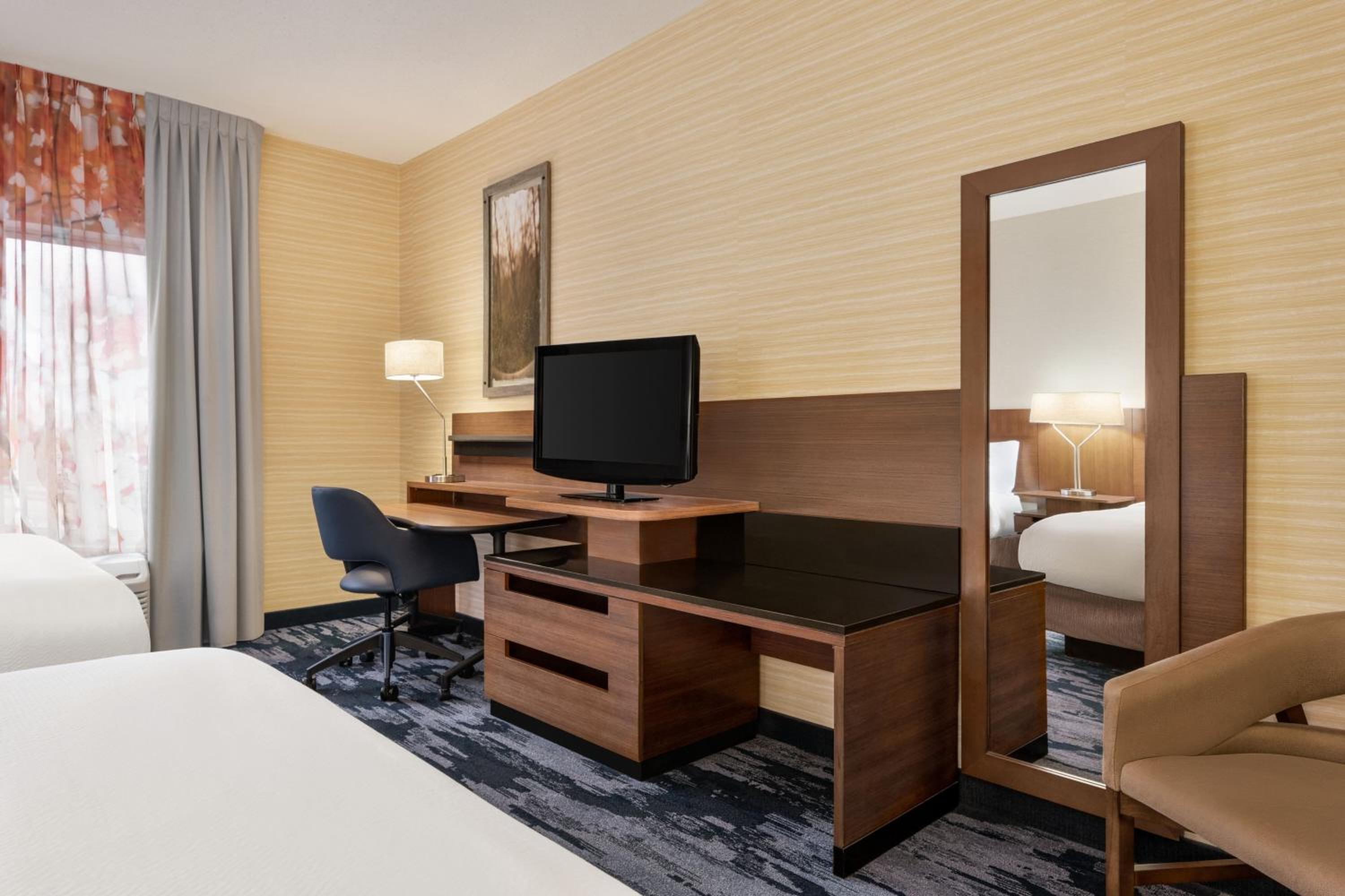 Queen Room with Two Queen Beds - Hearing Accessible photo 2