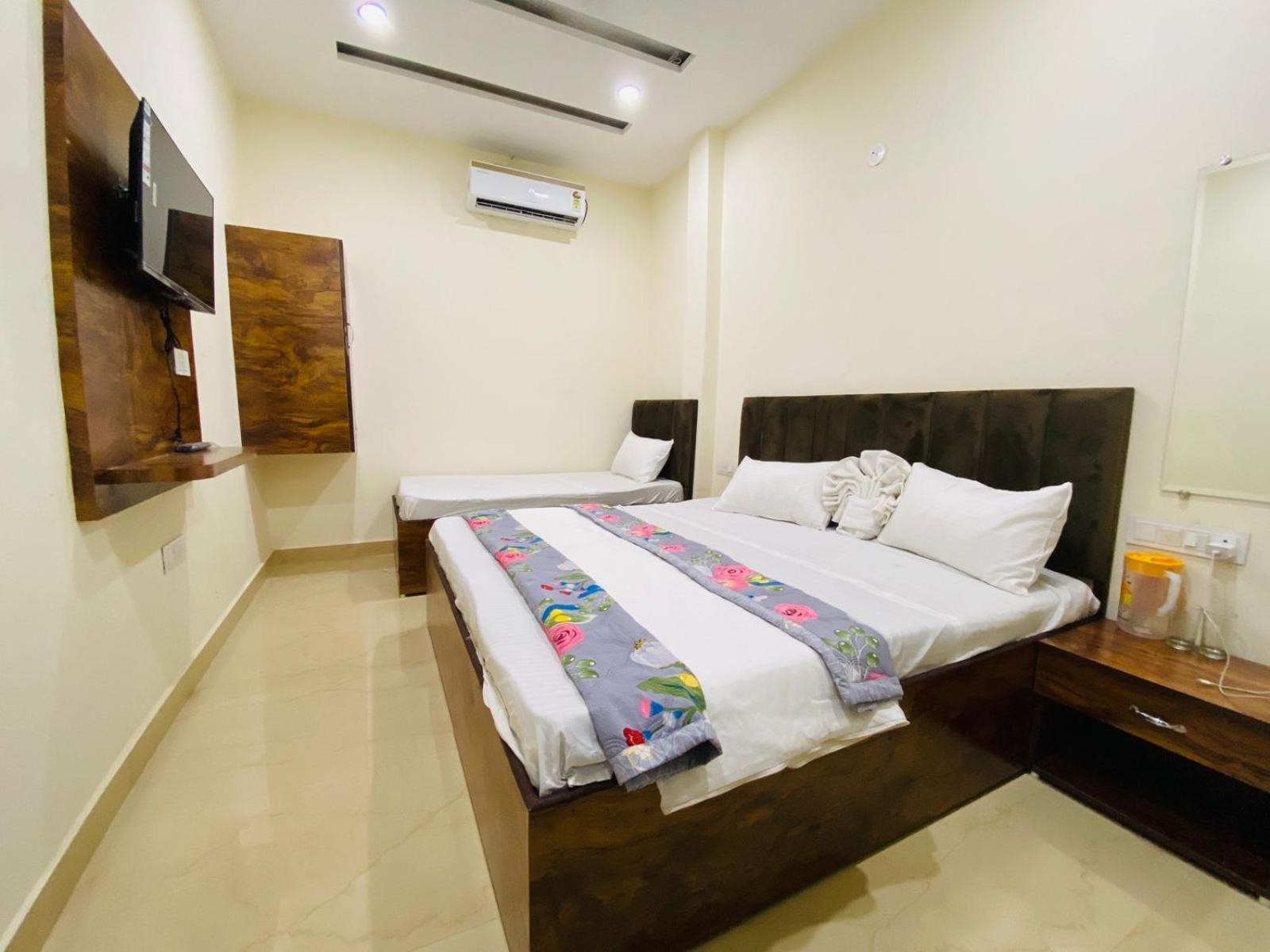 Deluxe Double Room with Extra Bed photo 1