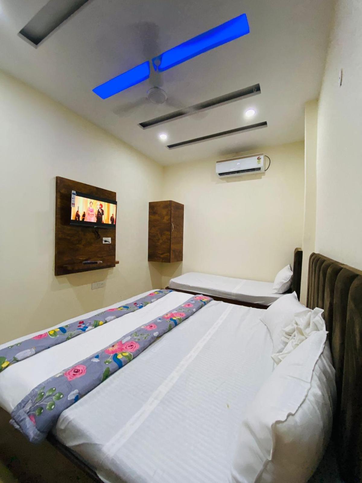 Deluxe Double Room with Extra Bed photo 2