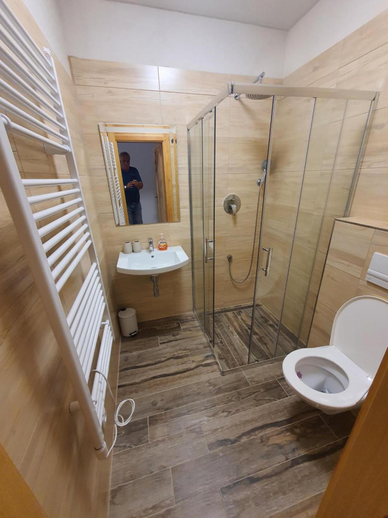 Deluxe Double Room with Shower photo 2