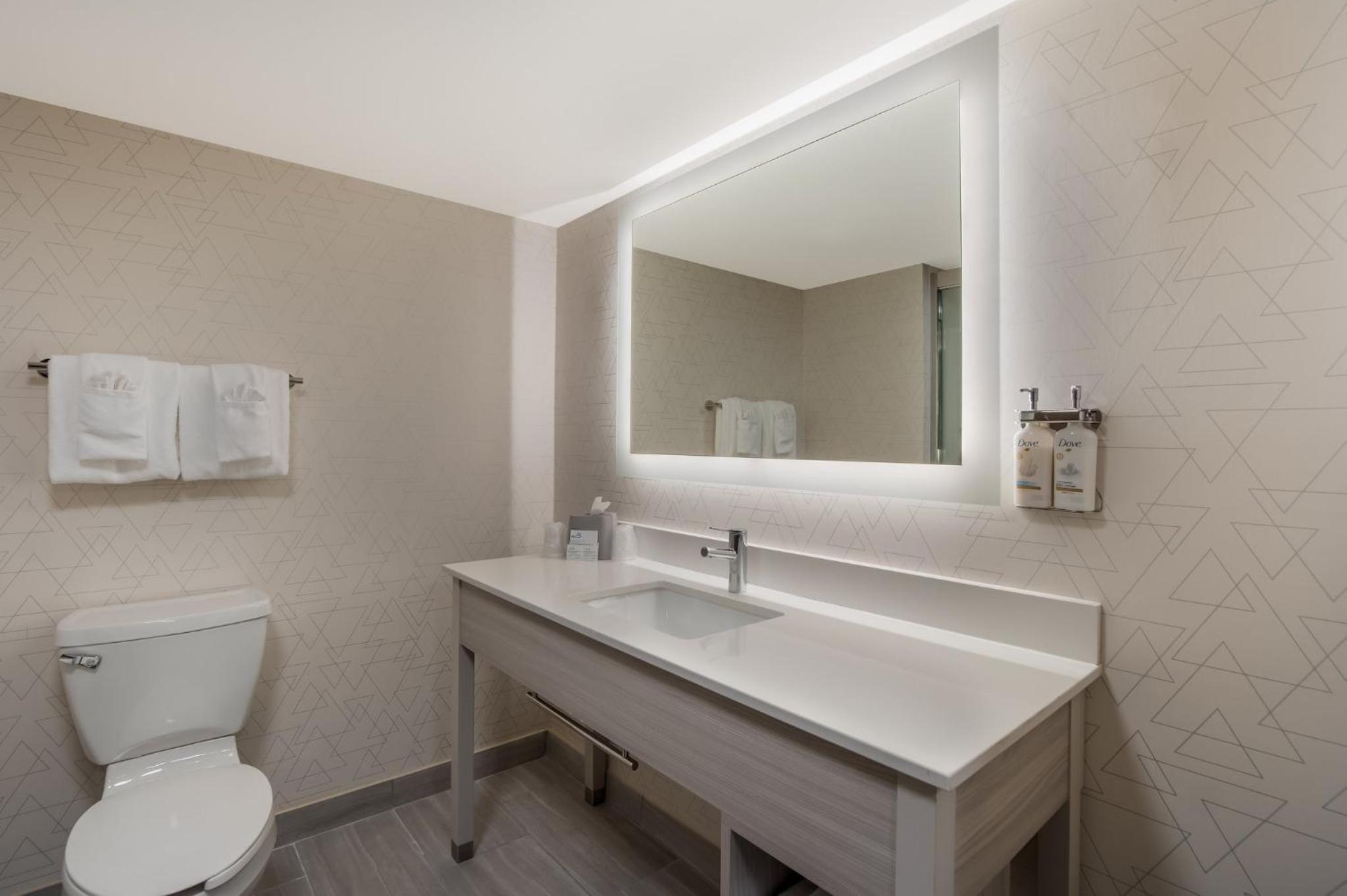 Executive King Suite - Photo 4