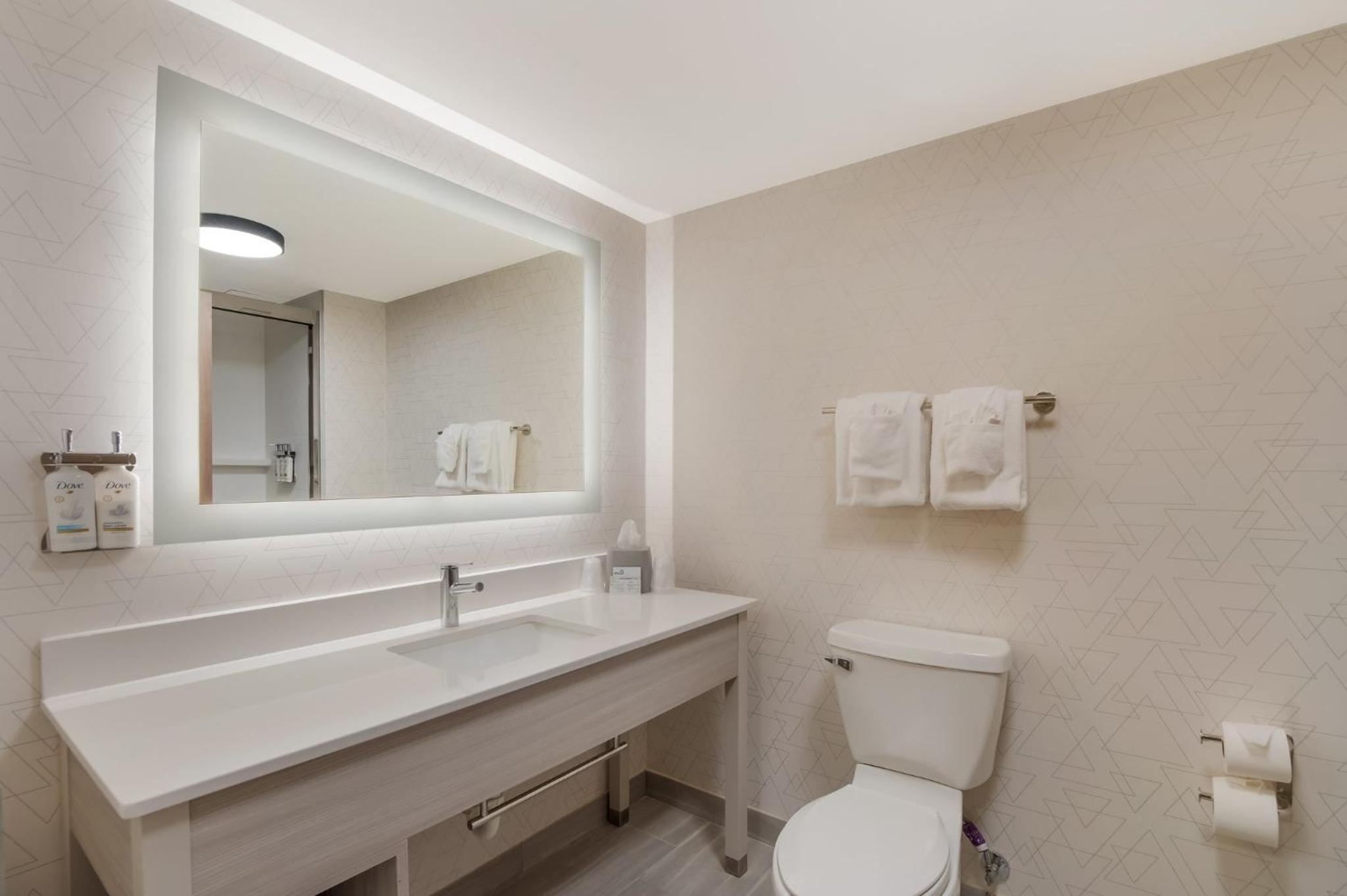 Executive King Suite - Photo 3