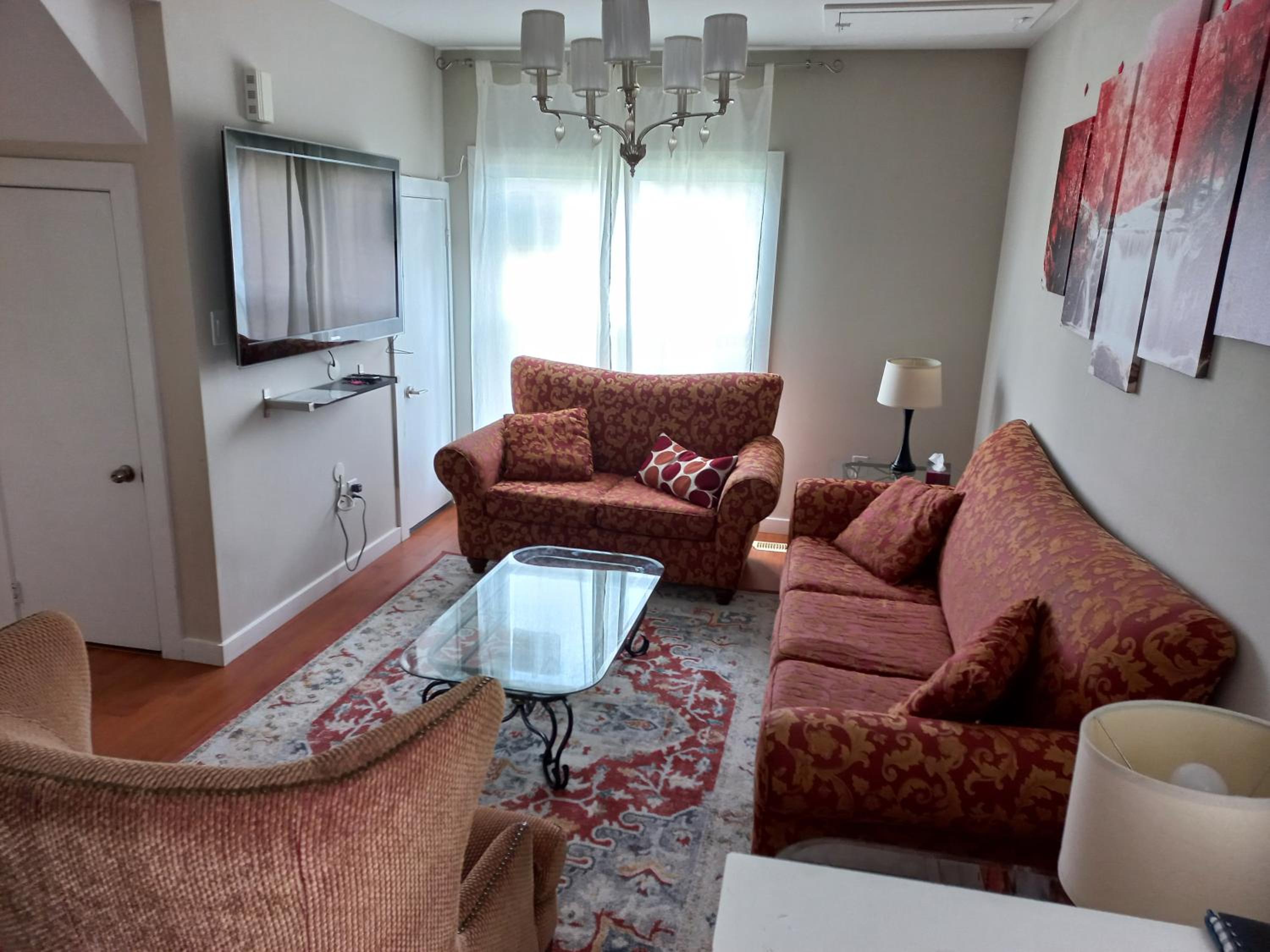 Three-Bedroom Apartment photo 2