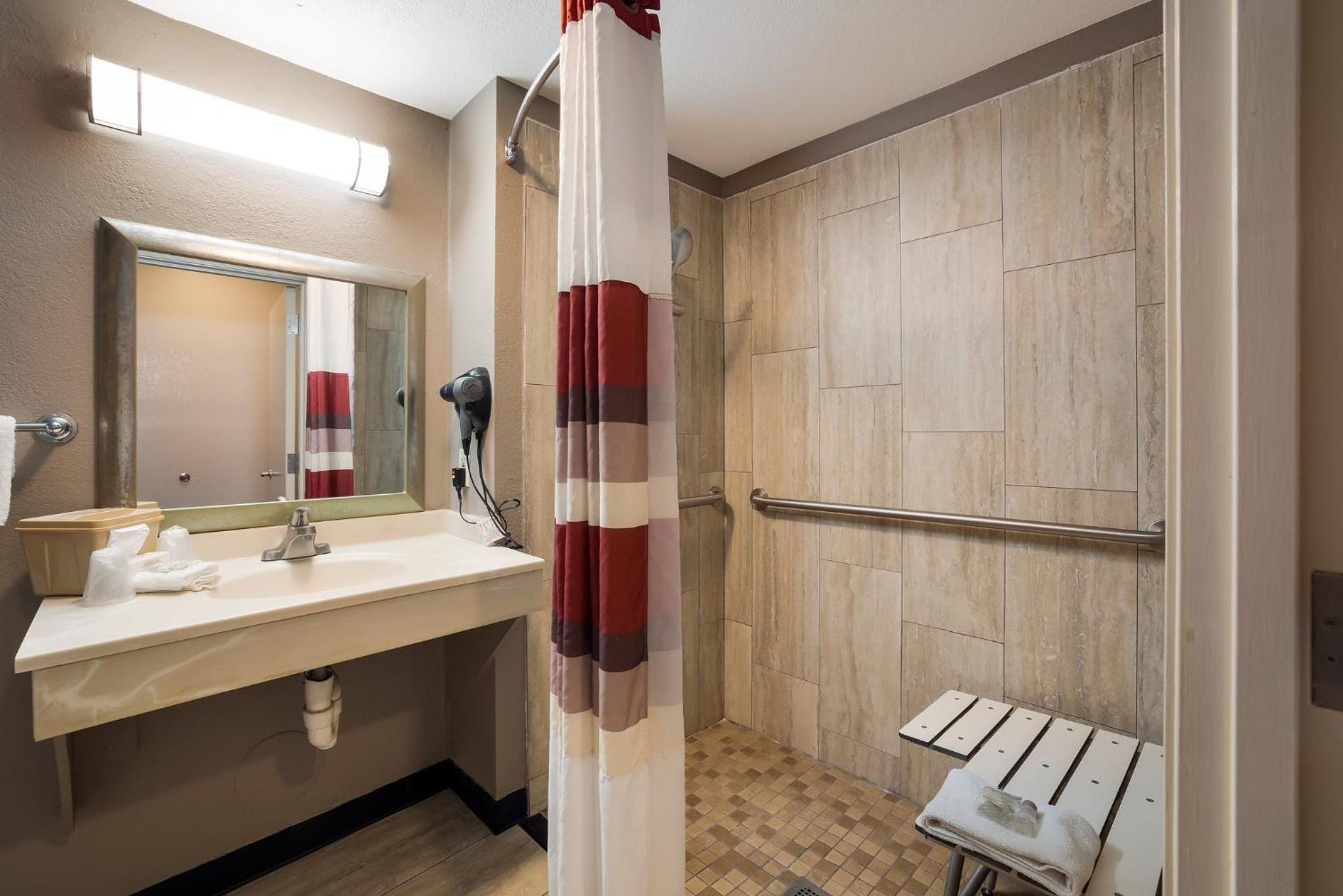 Standard Room with Two Double Beds Disability Access Roll-In Shower Smoke Free - Photo 3