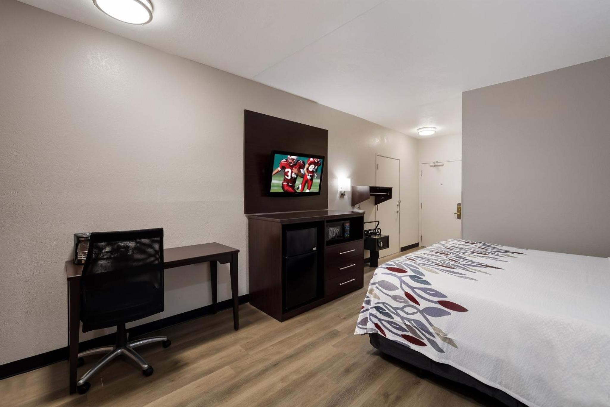 Superior King Room Disability Access Smoke Free - Photo 2