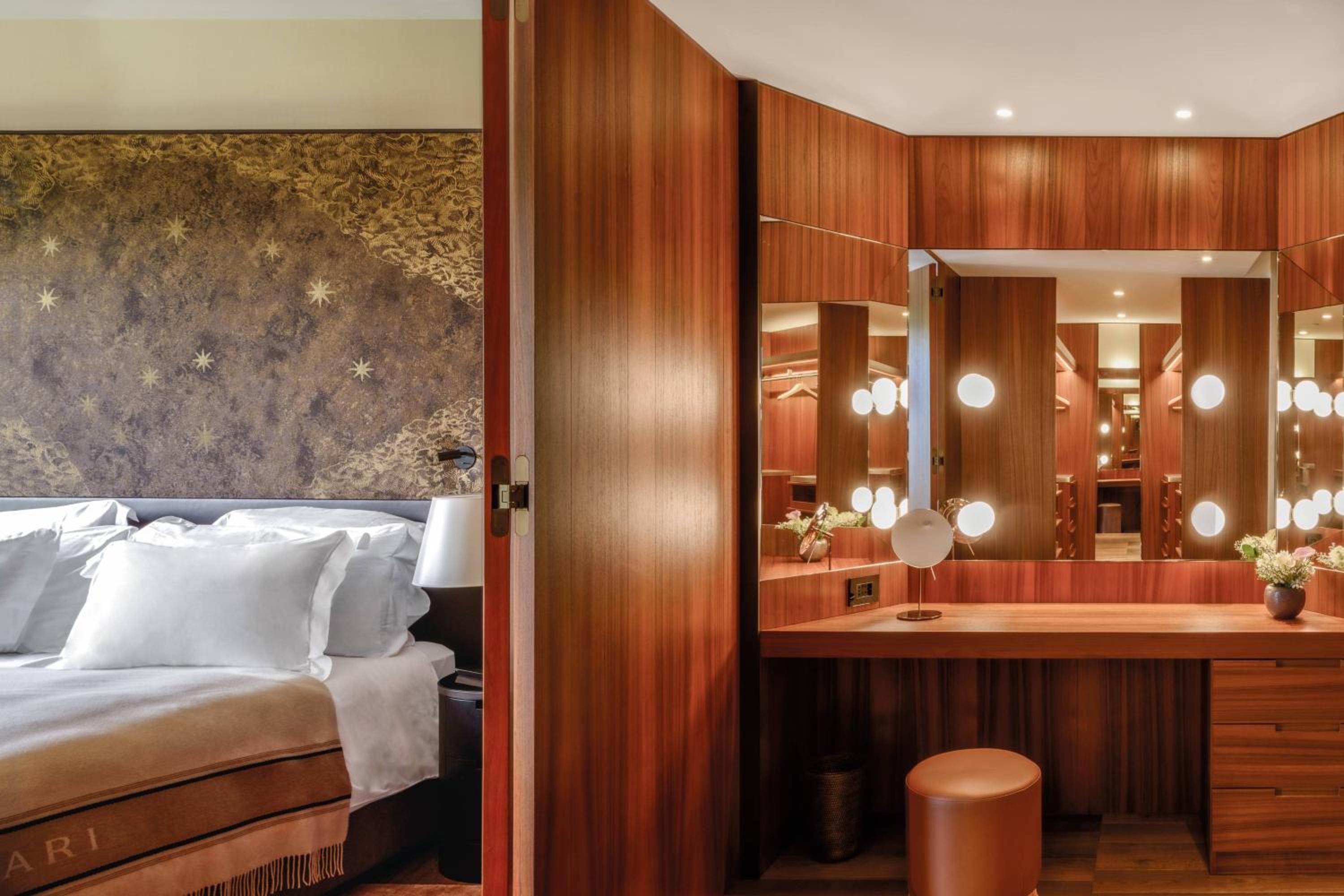 Premium Suite with Garden View thumbnail 6
