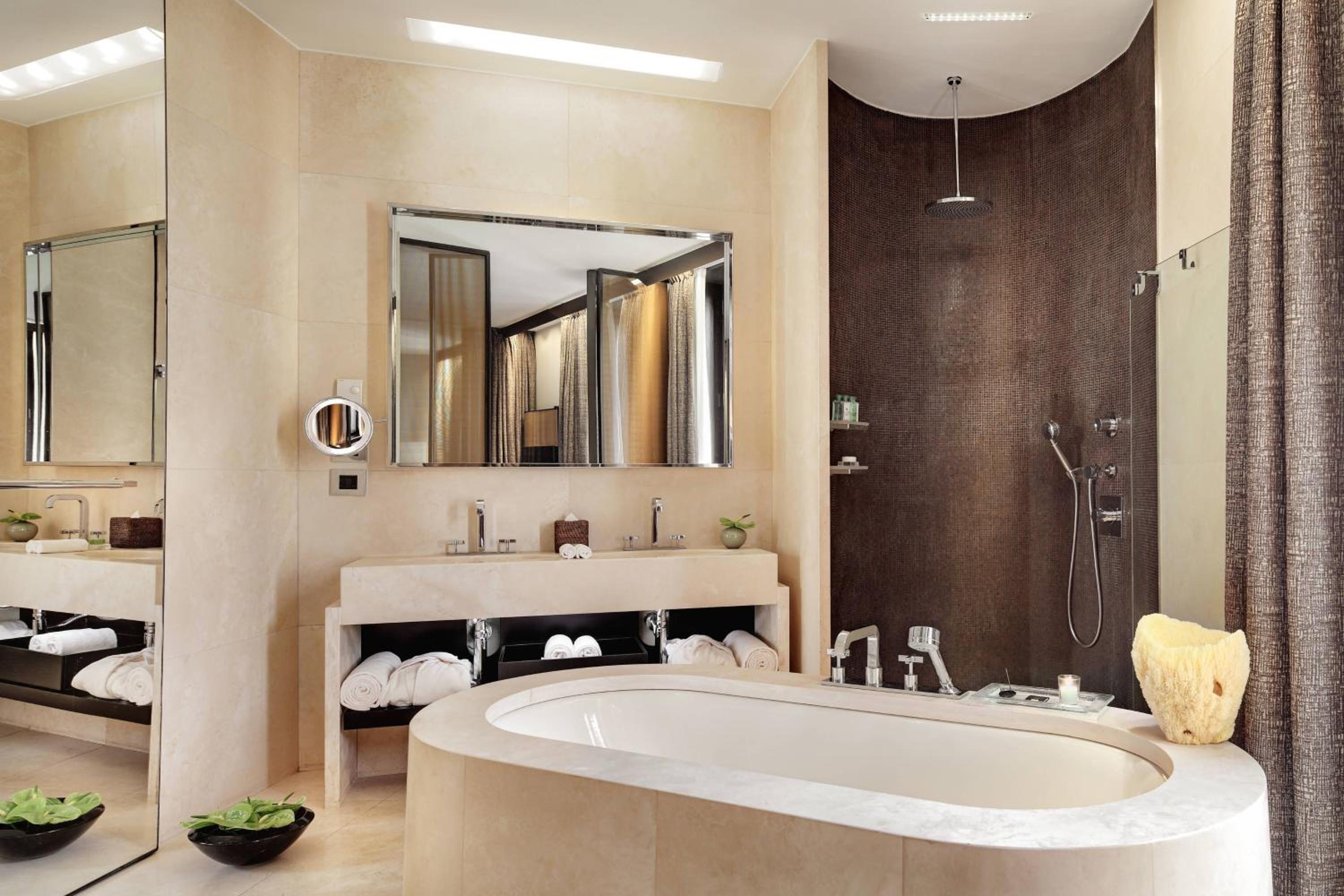 Superior Suite with Garden View
