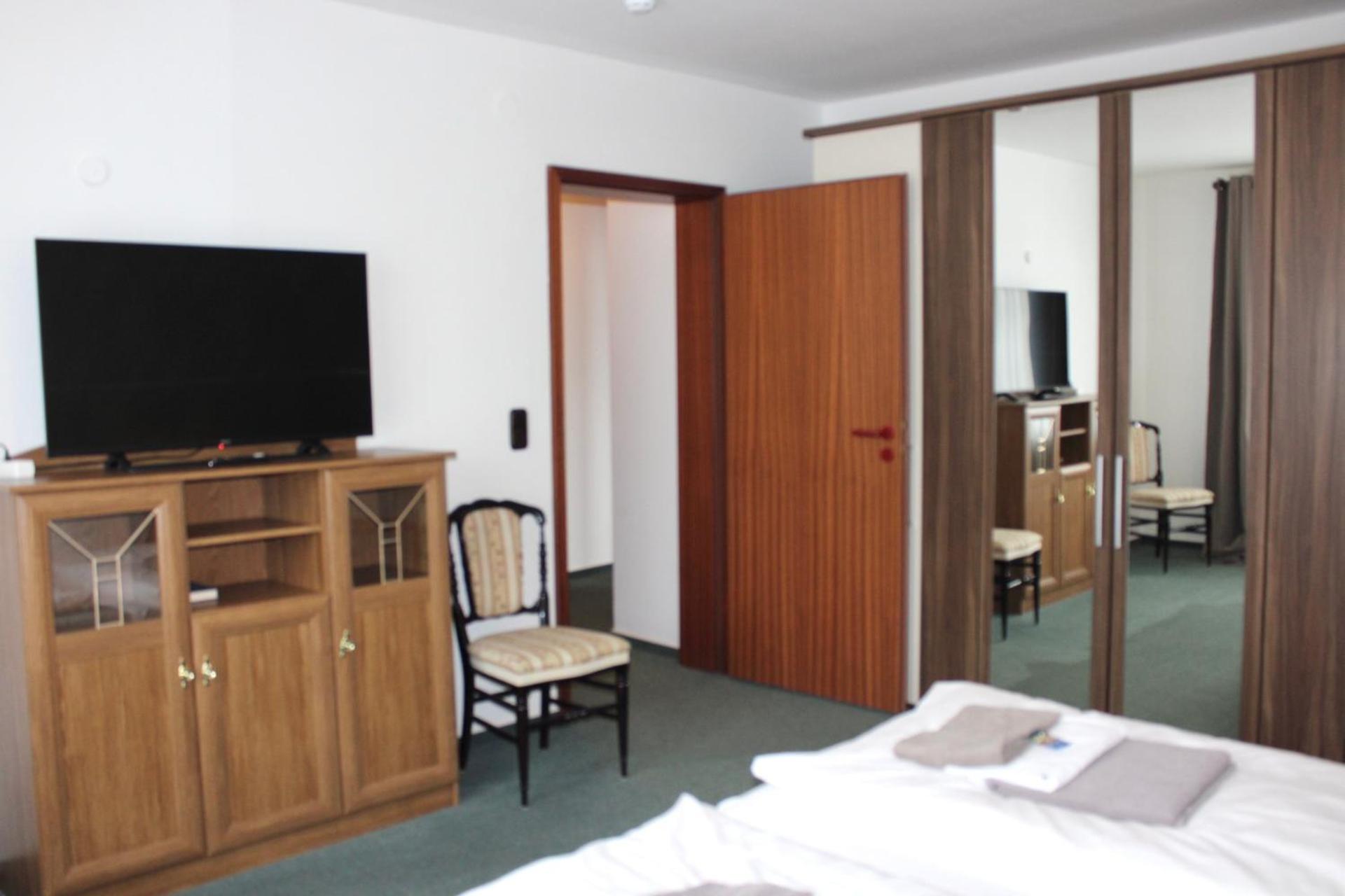 Apartment with Lake View - Photo 1
