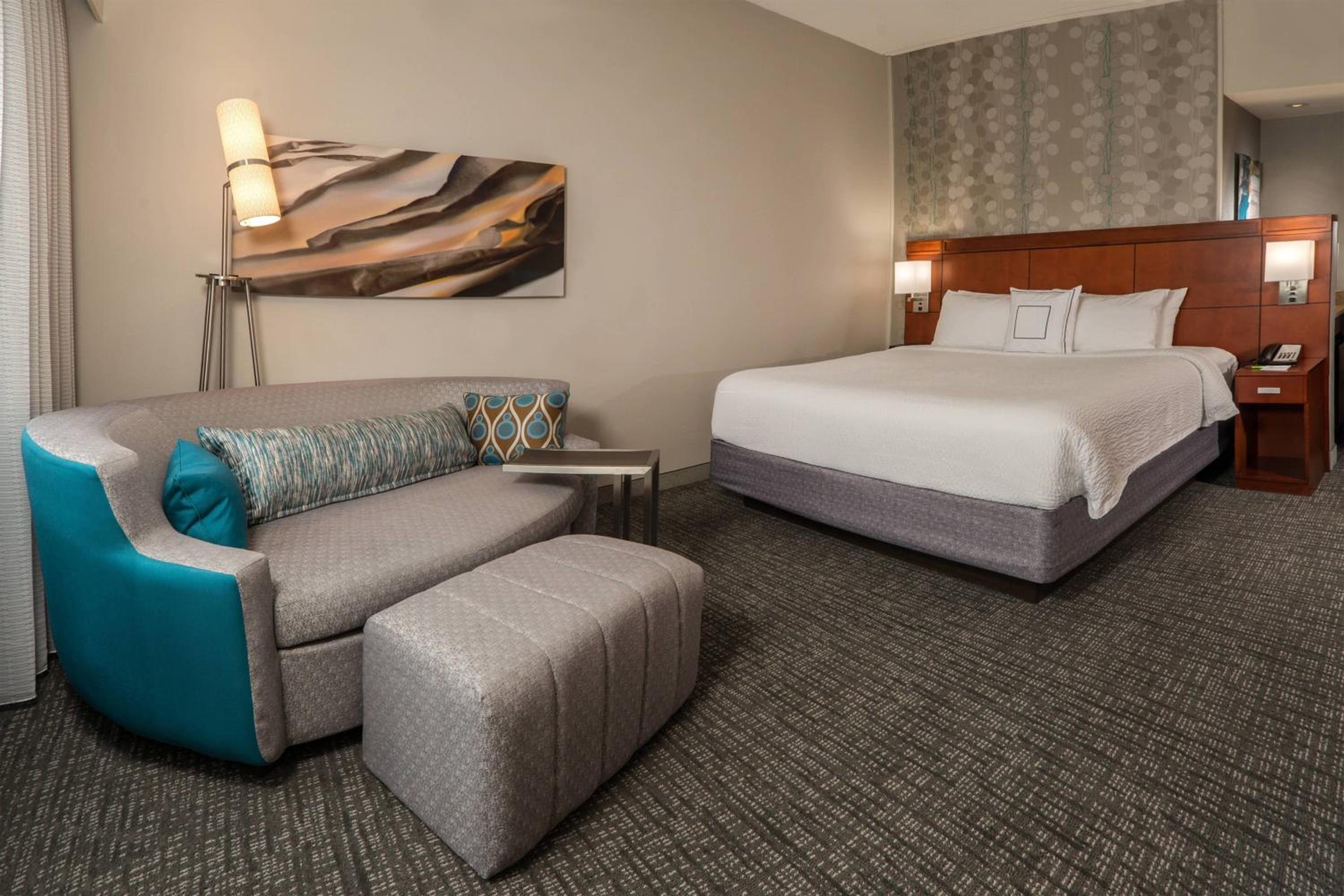 King Room with Sofa Bed - Photo 1