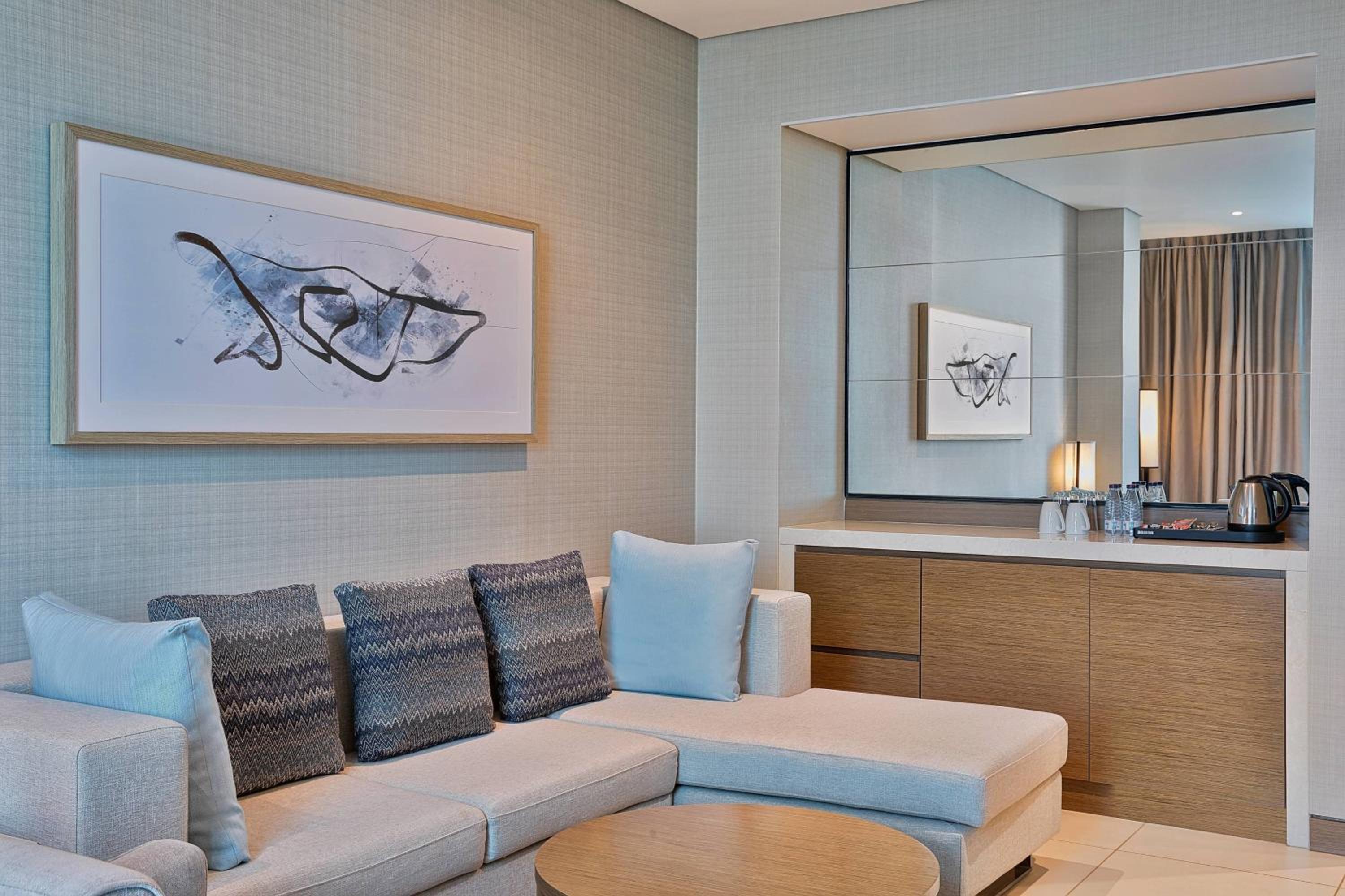 Business, 1 Bedroom Suite, 1 King - Photo 2