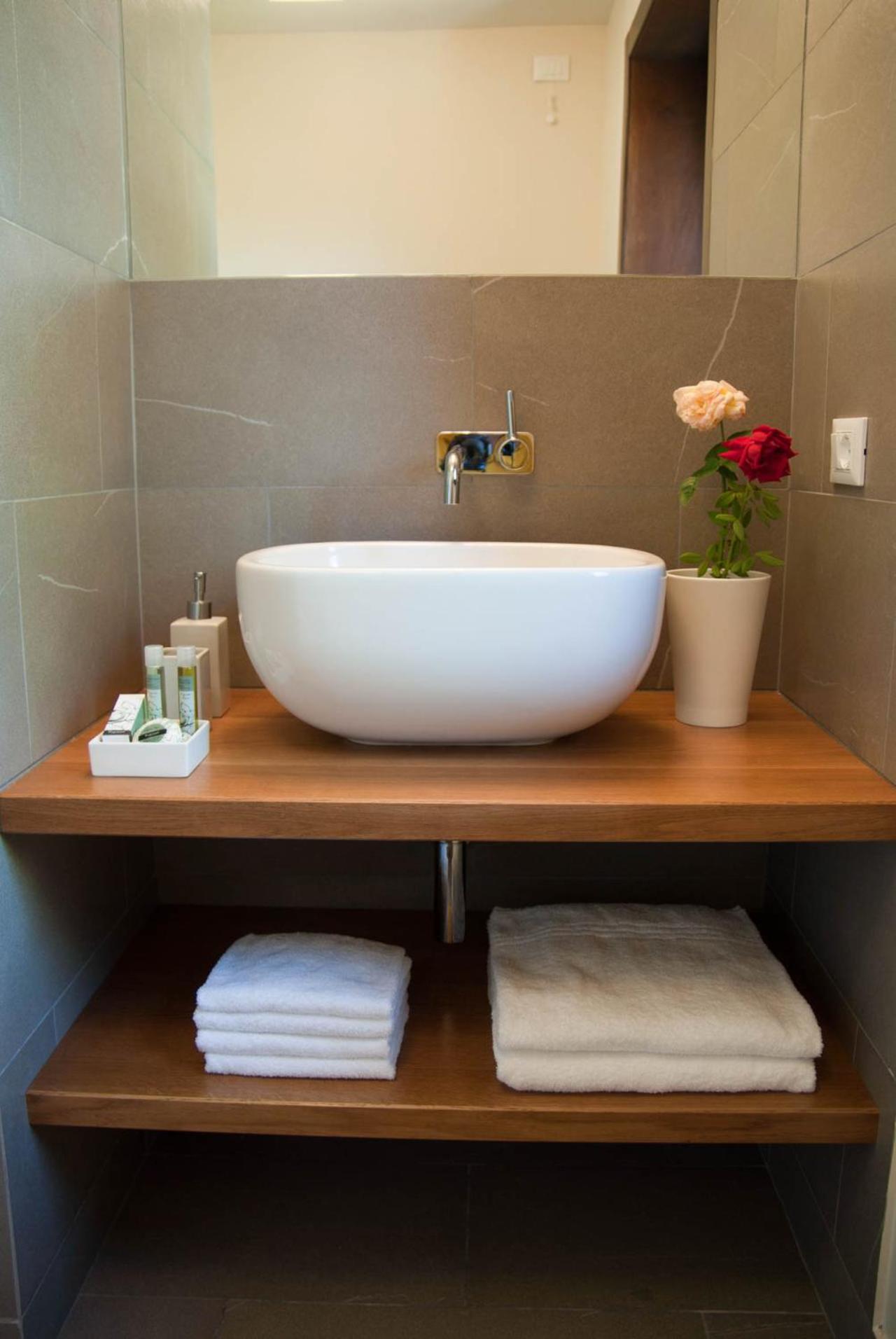 Superior Triple Room photo 3
