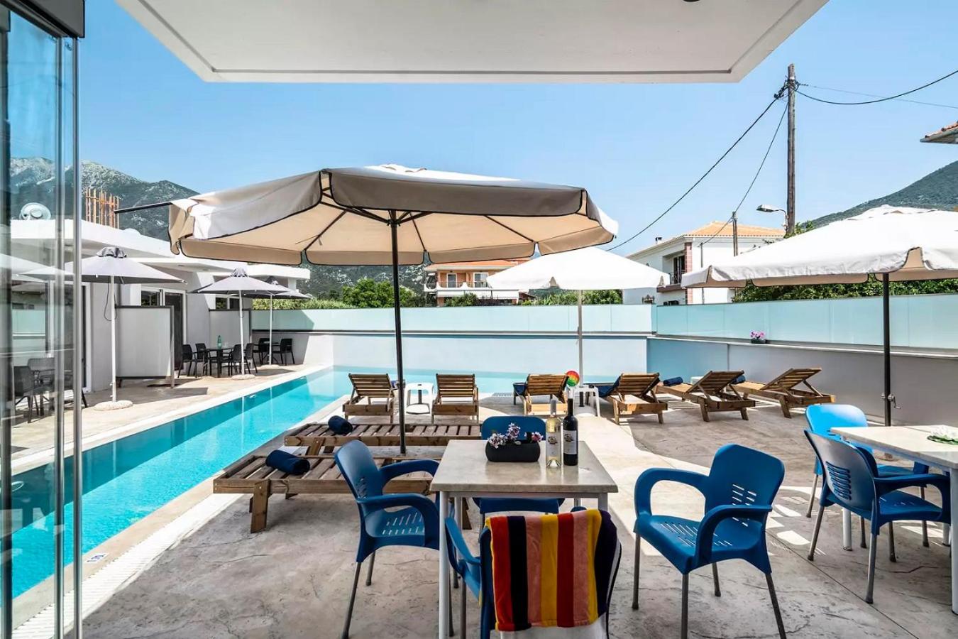 King Room with Pool View - Photo 8
