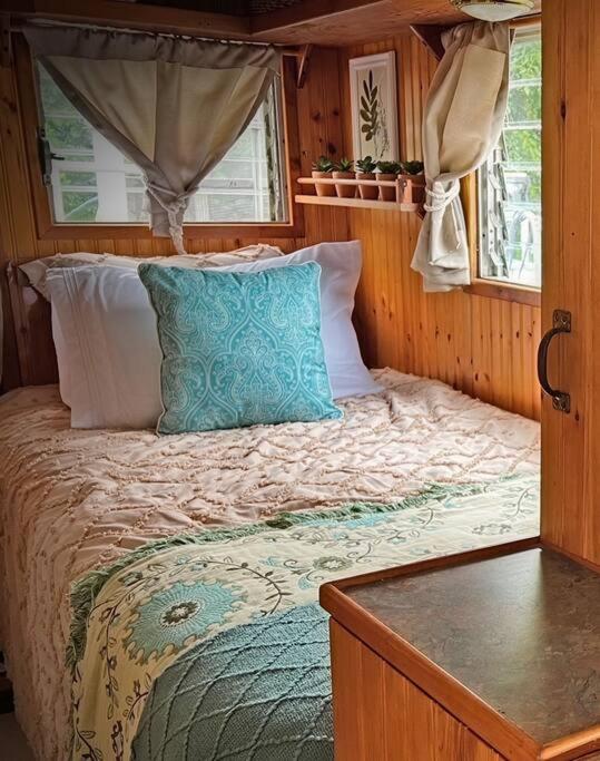 Mobile Home photo 3