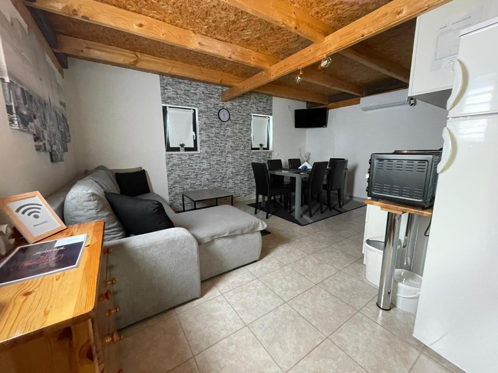 One-Bedroom House - Photo 25
