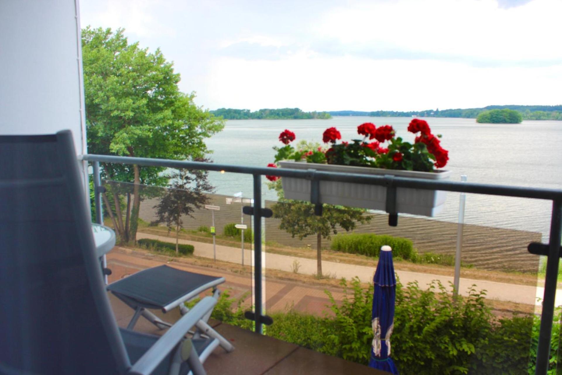 Double Room with Lake View - Photo 4