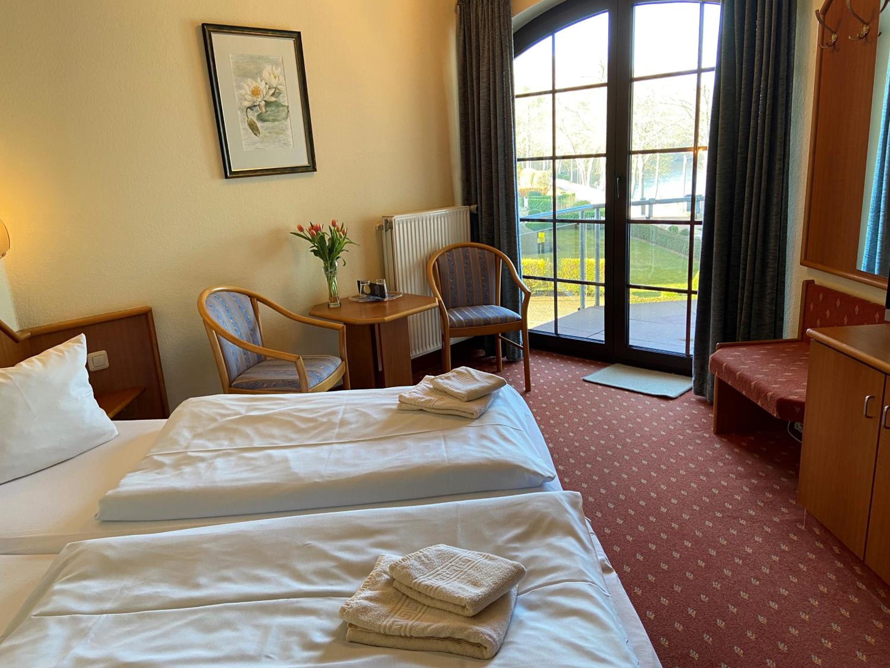 Double Room with Balcony - Photo 2
