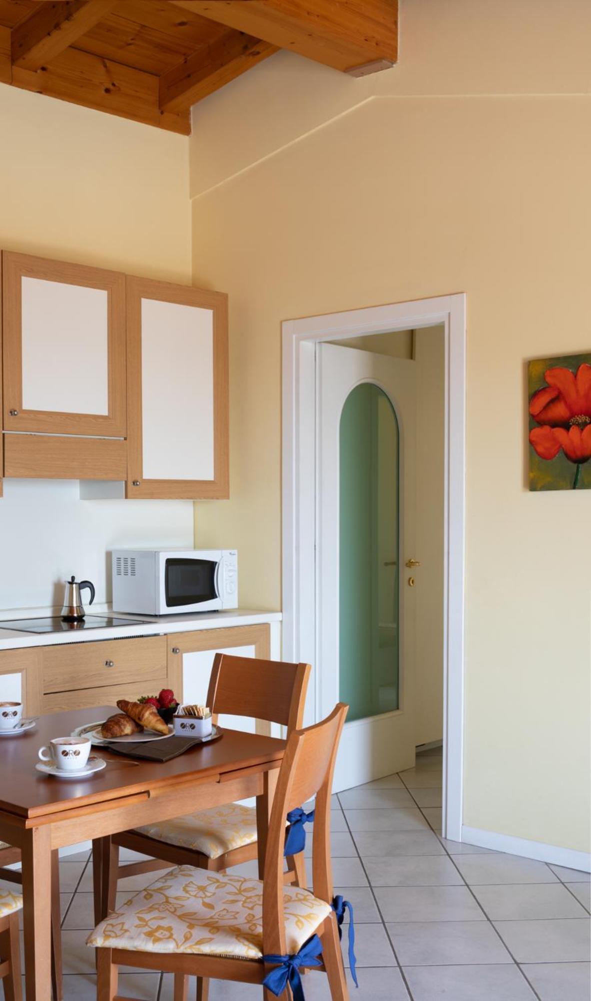 Standard Two-Bedroom Suite with Terrace and Lake View - Photo 16