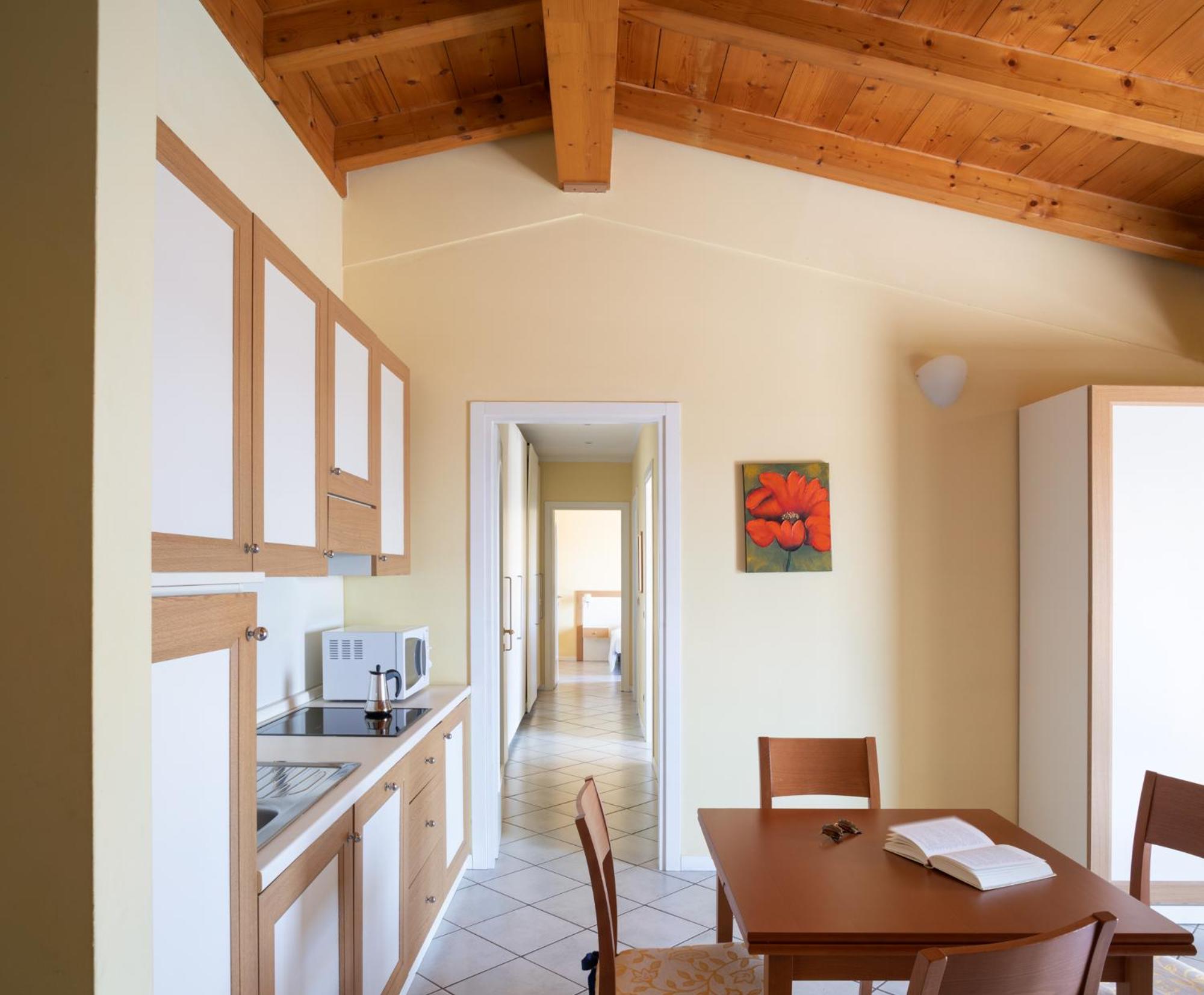 Standard Two-Bedroom Suite with Terrace and Lake View - Photo 4