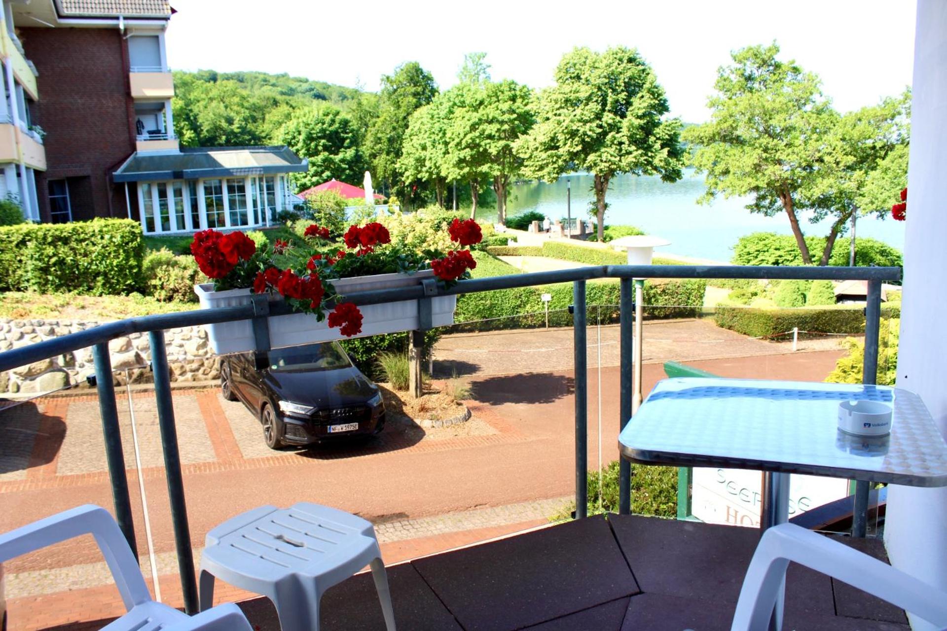 Double Room with Balcony - Photo 3