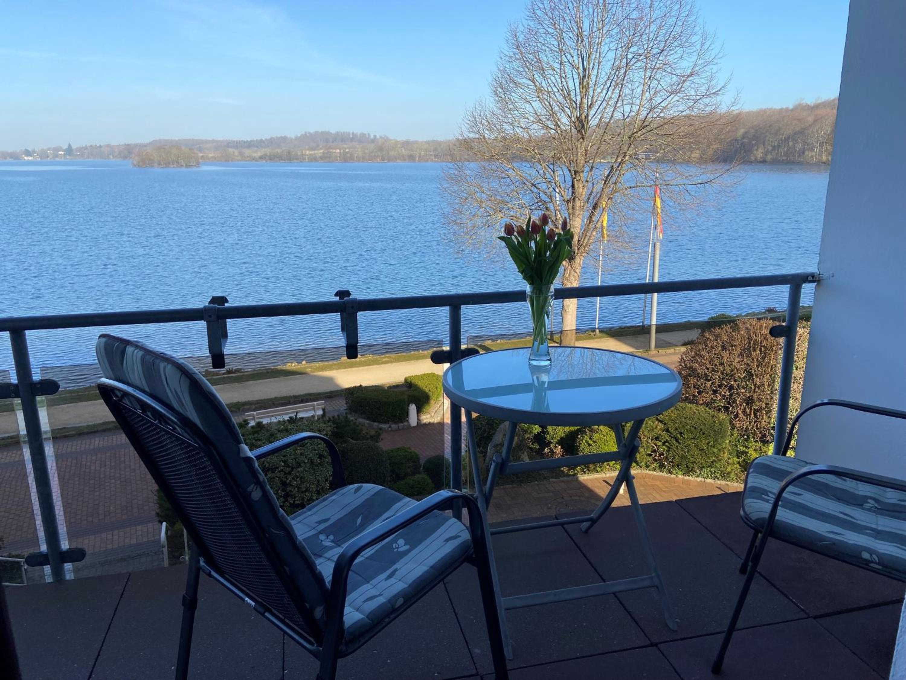 Double Room with Lake View - Photo 2
