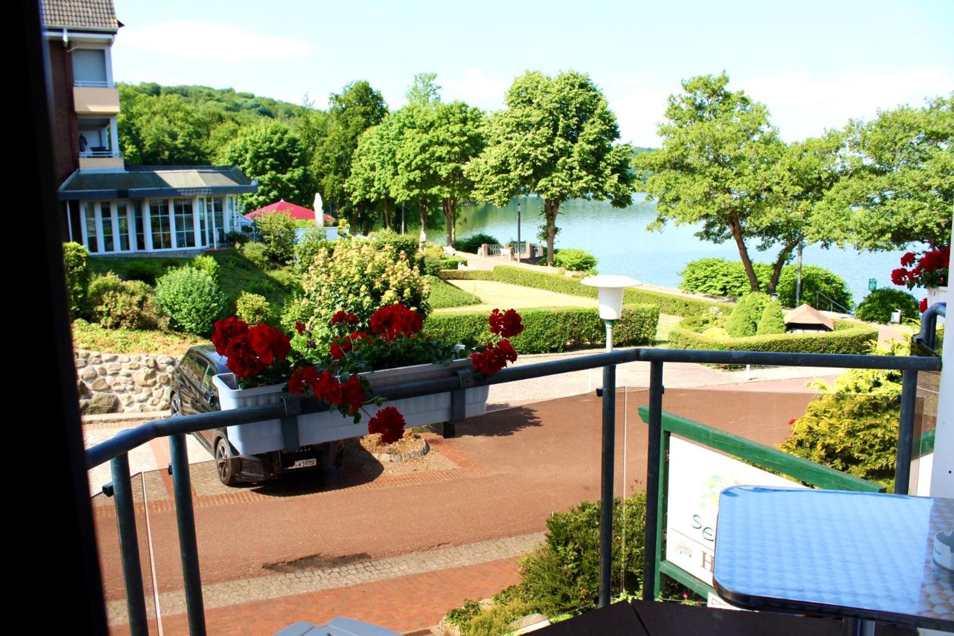 Double Room with Balcony - Photo 6