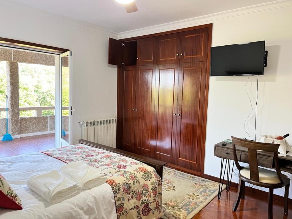 Deluxe Double Room with Balcony photo 2