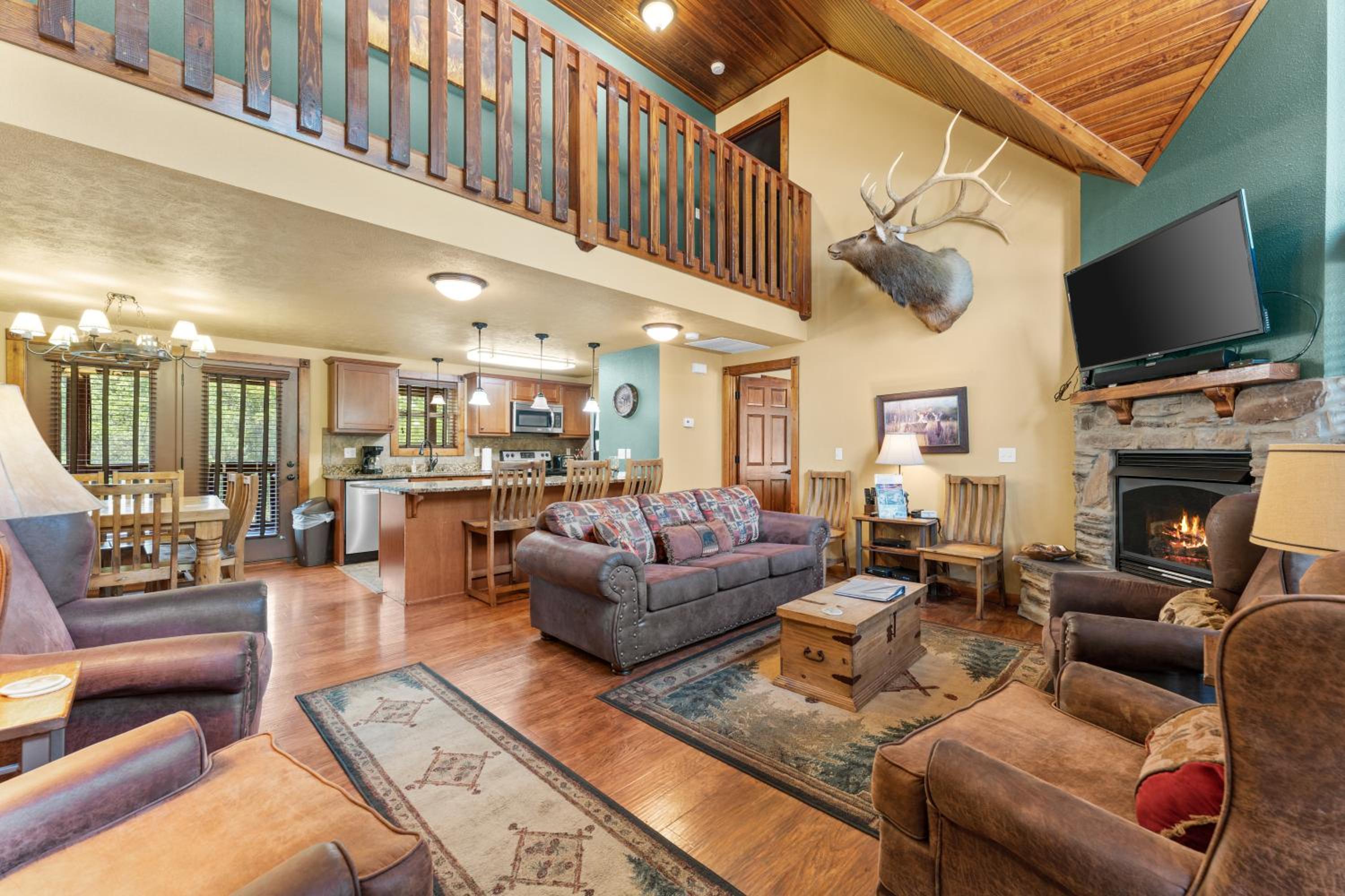 Six-Bedroom House photo 1
