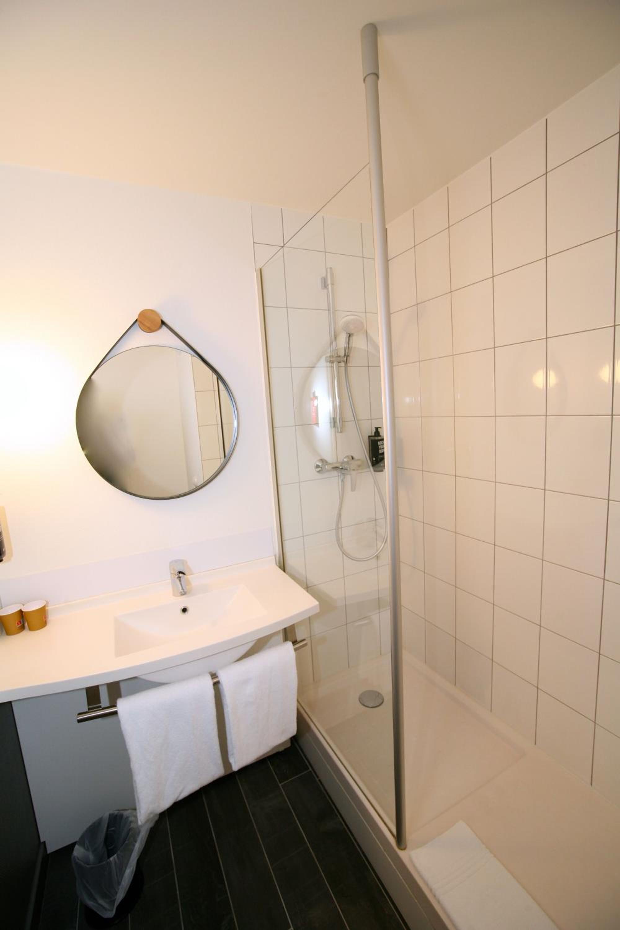 Standard Double Room - Photo 14
