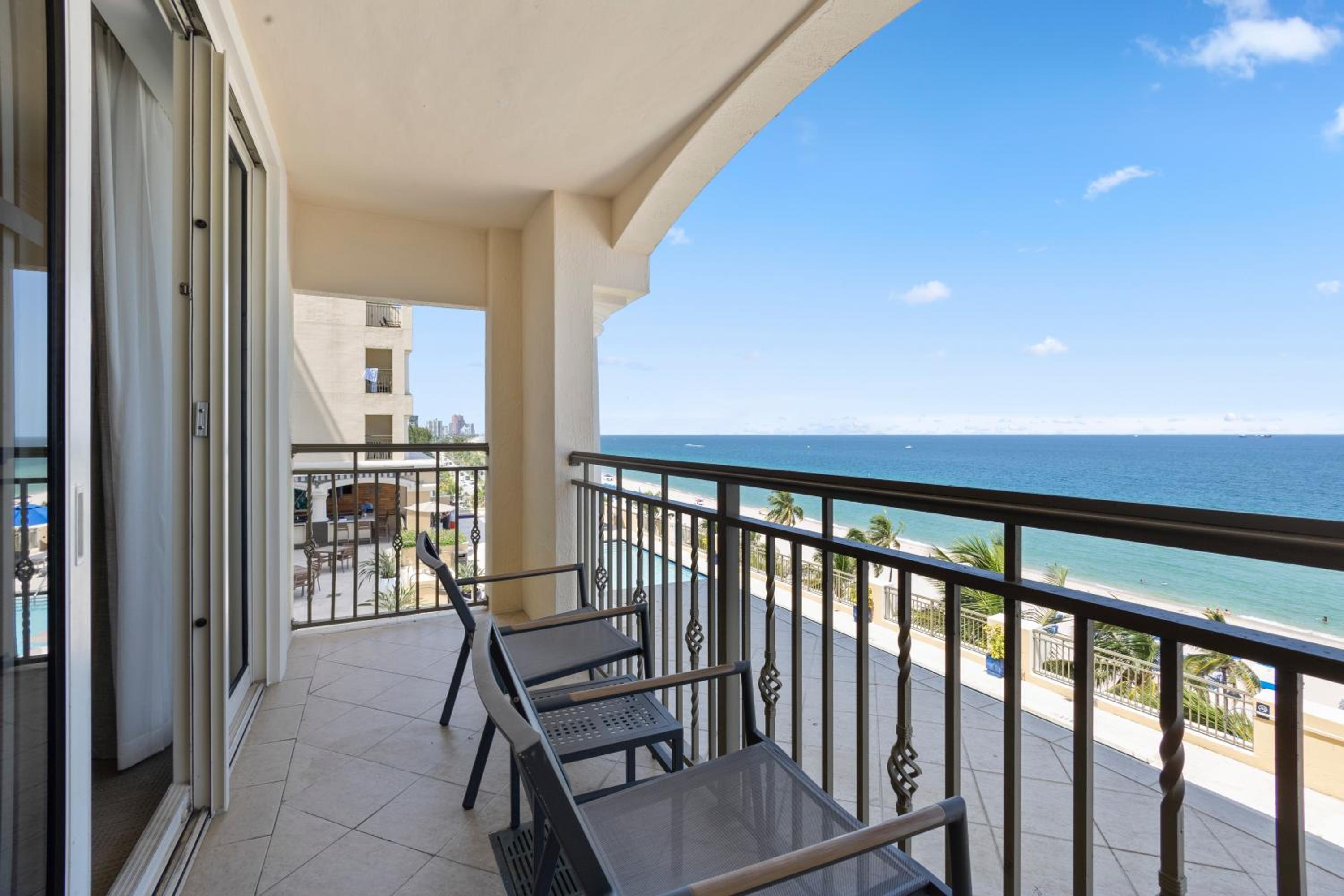 Queen Studio with Oceanfront View thumbnail 6