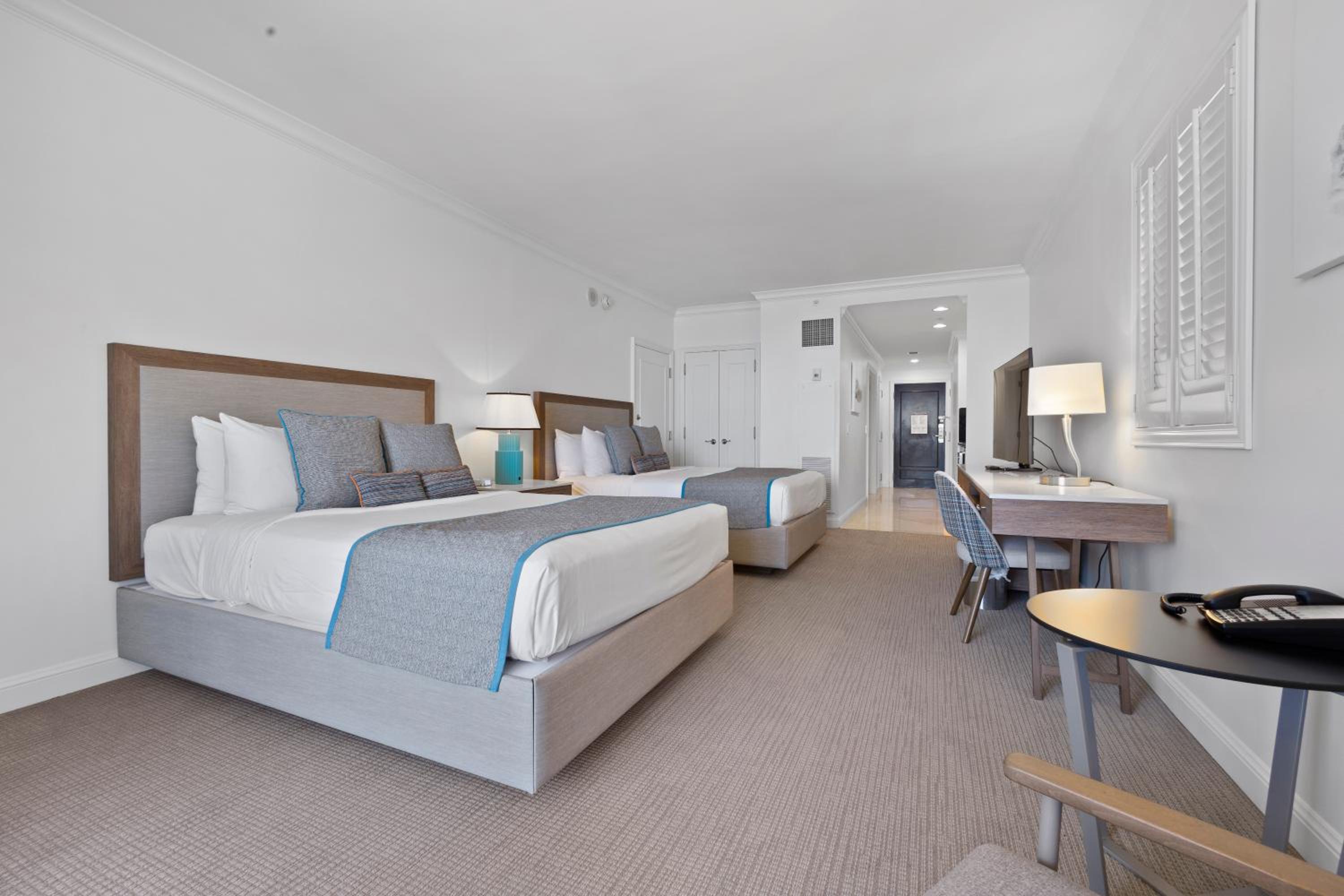 Deluxe Queen Suite