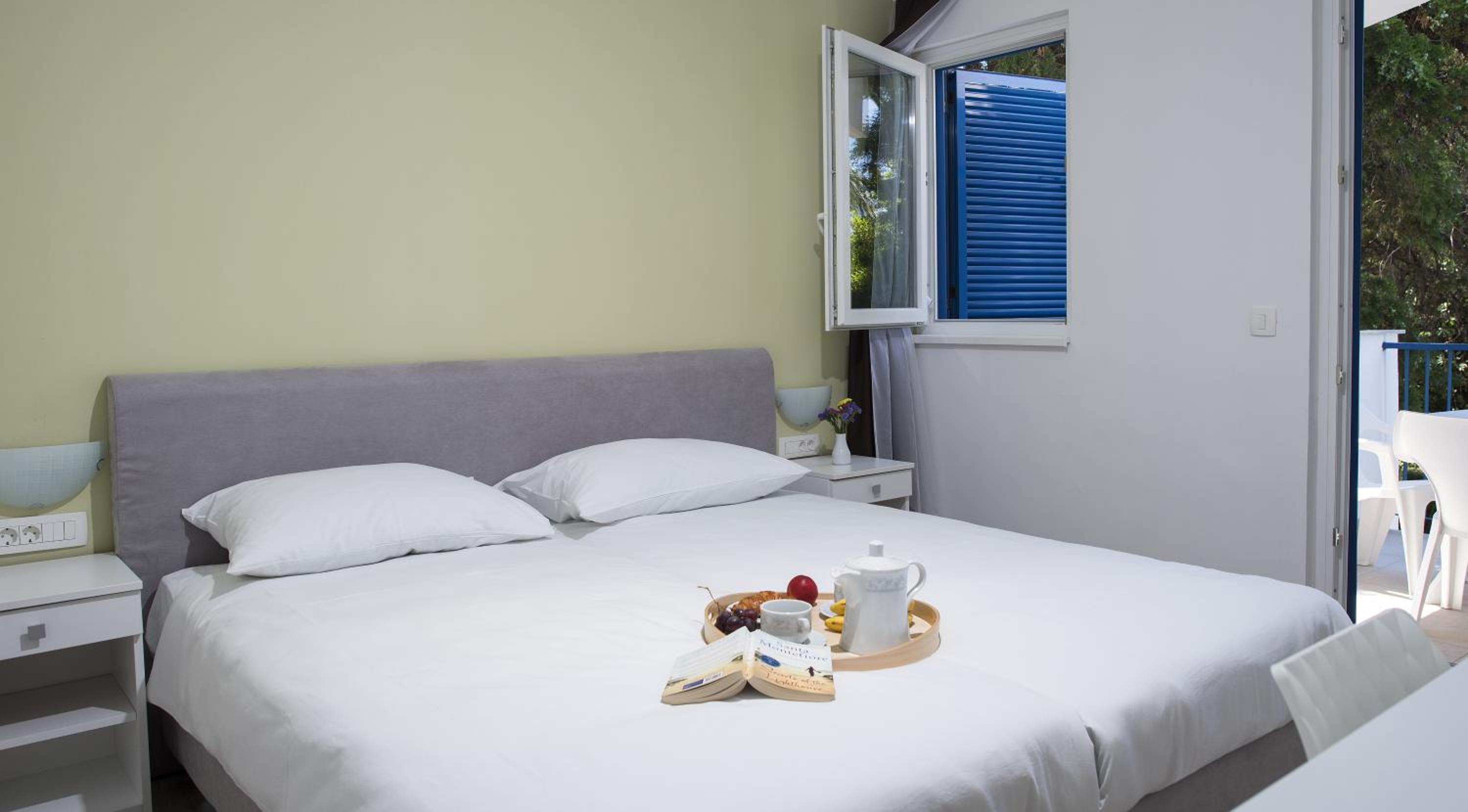 One-Bedroom Apartment with Balcony photo 3