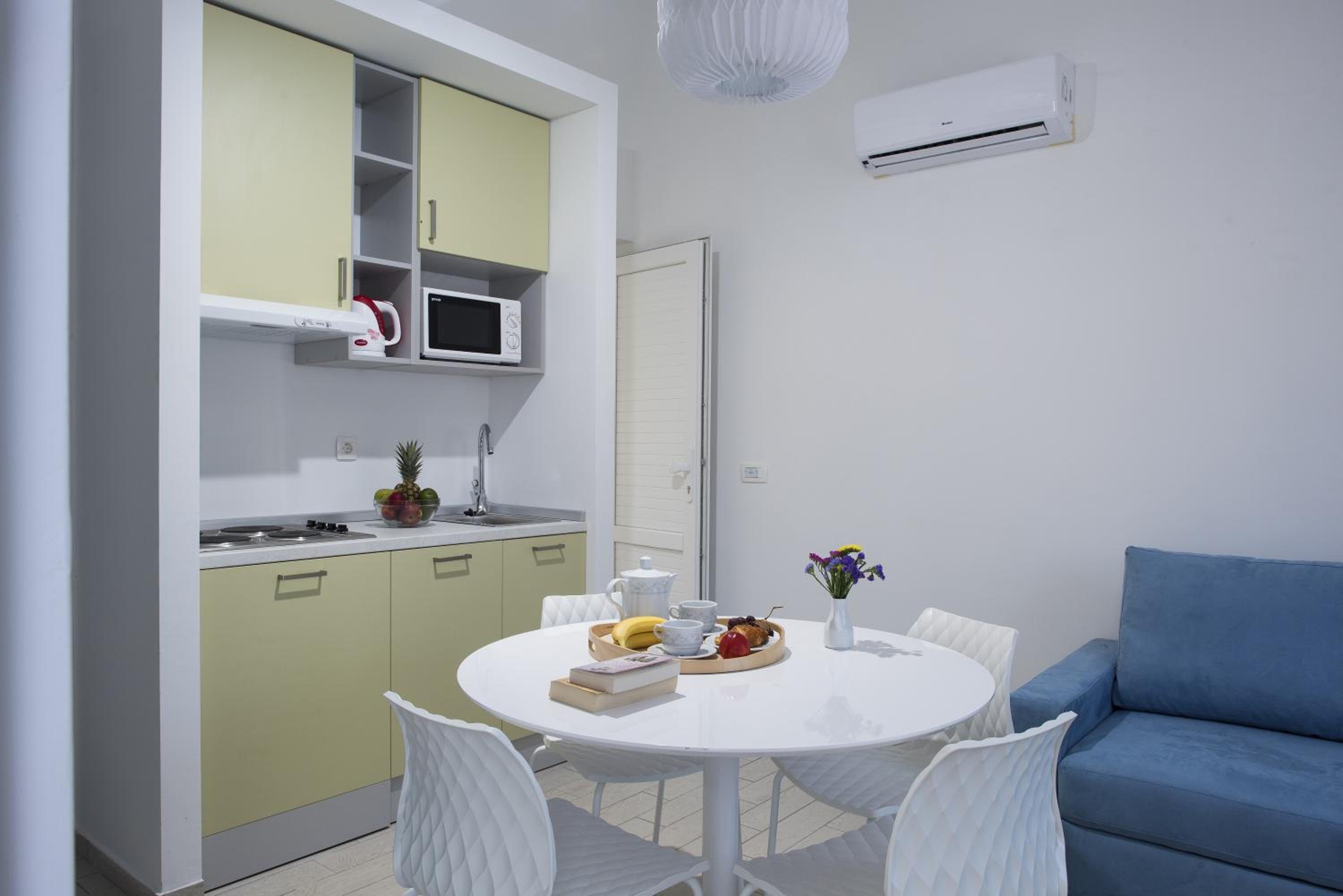 One-Bedroom Apartment with Balcony photo 3