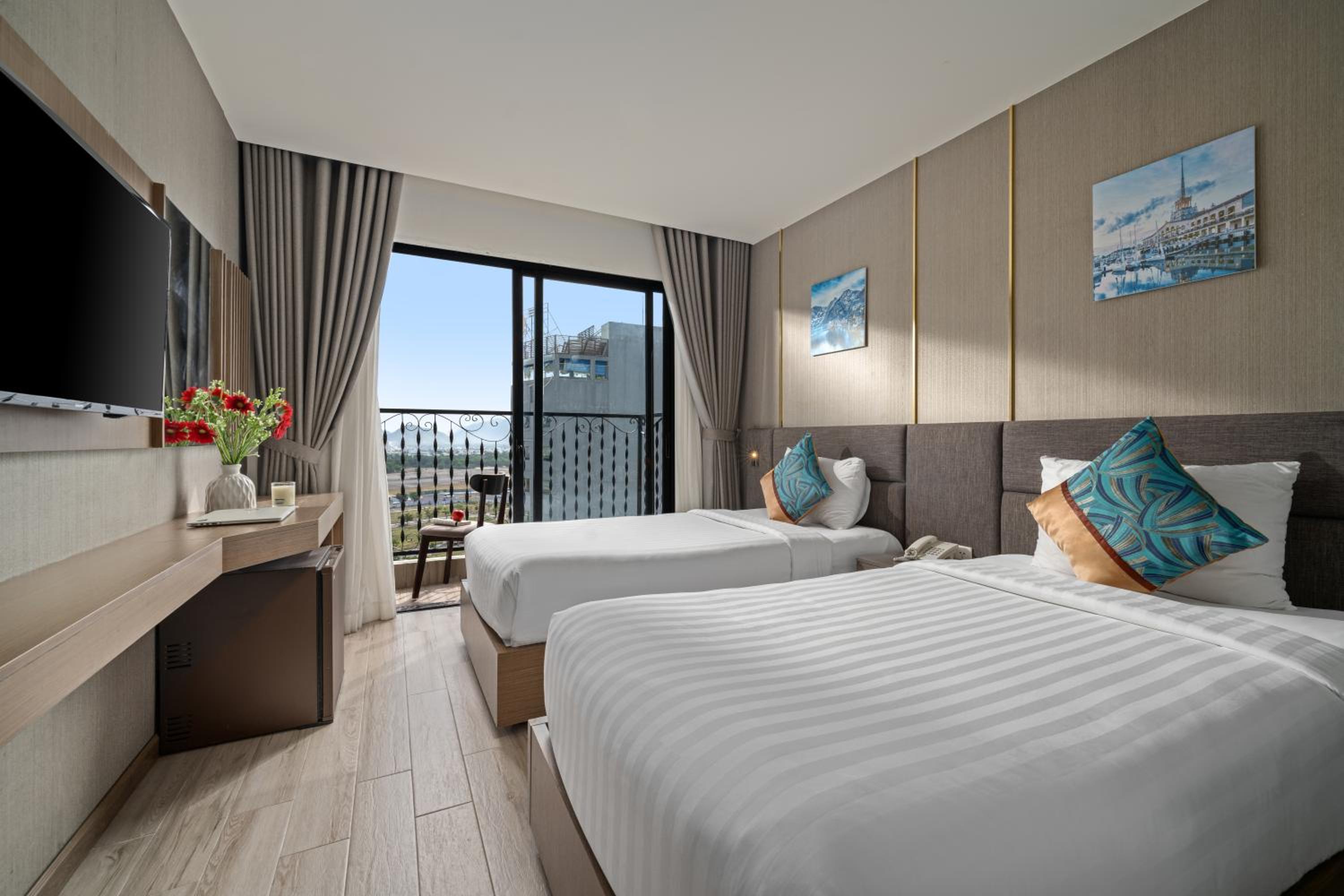 Deluxe Double or Twin Room with Balcony