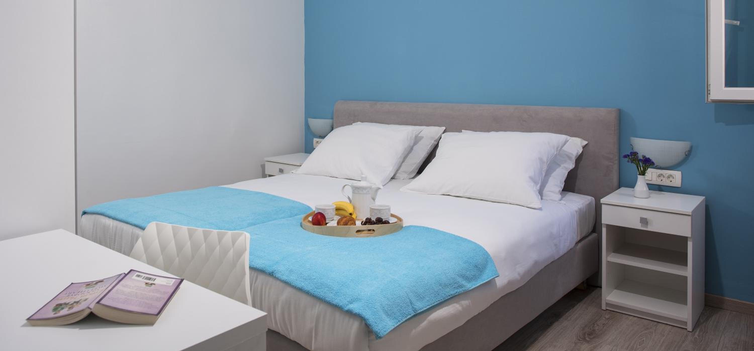 One-Bedroom Apartment with Balcony photo 3