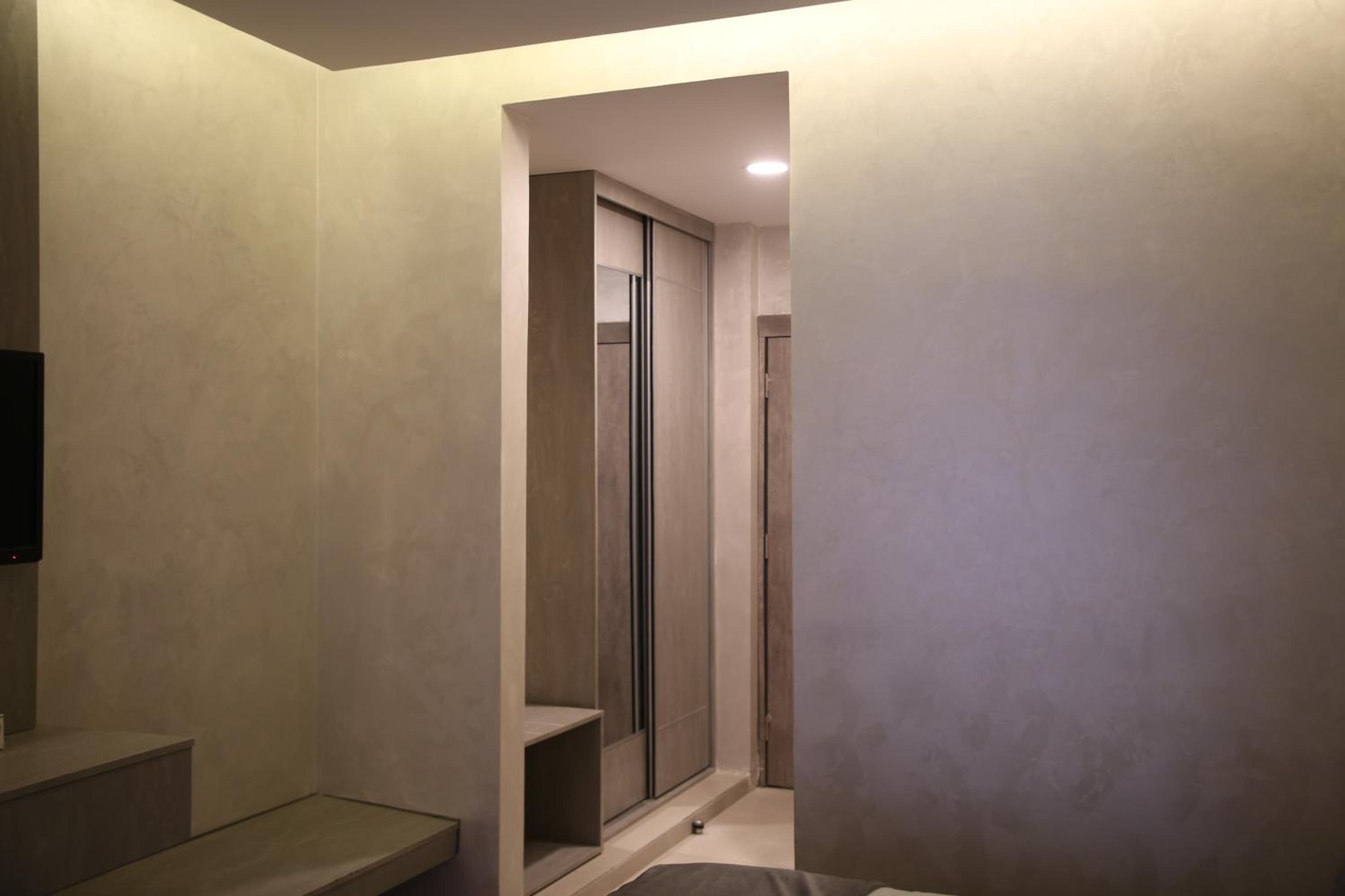 Deluxe King Room - Photo 16
