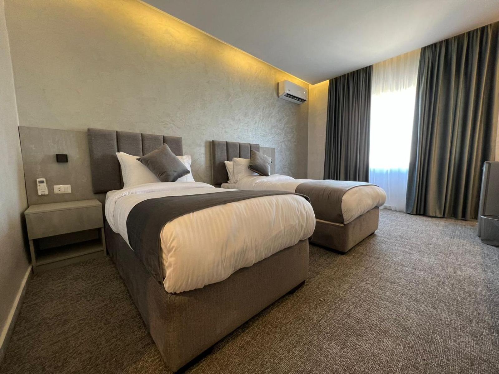 Twin Room - Photo 12