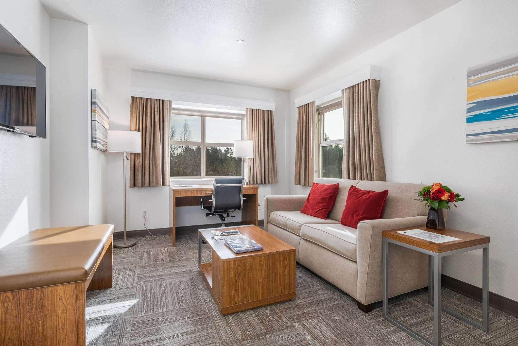 Queen Suite With Sofa