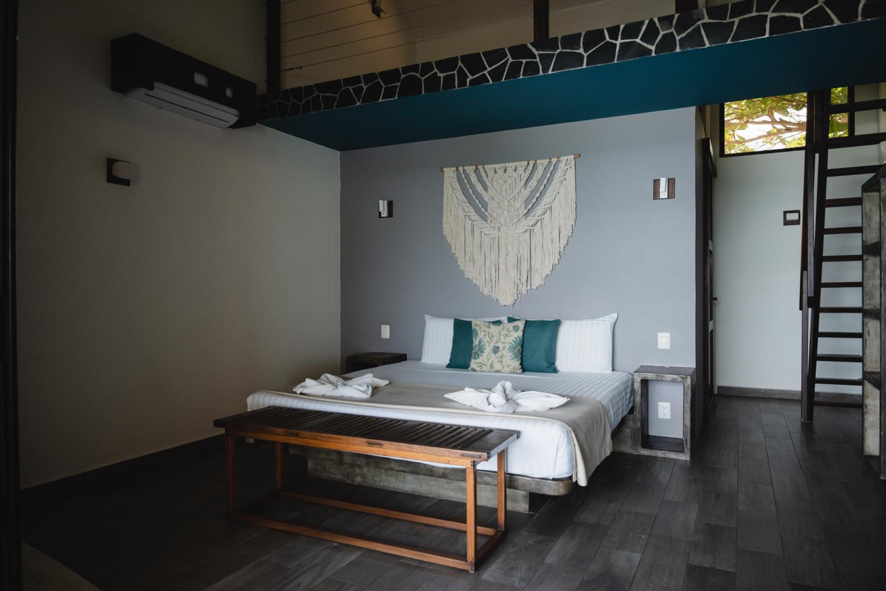 King Suite with Sea View - Photo 17