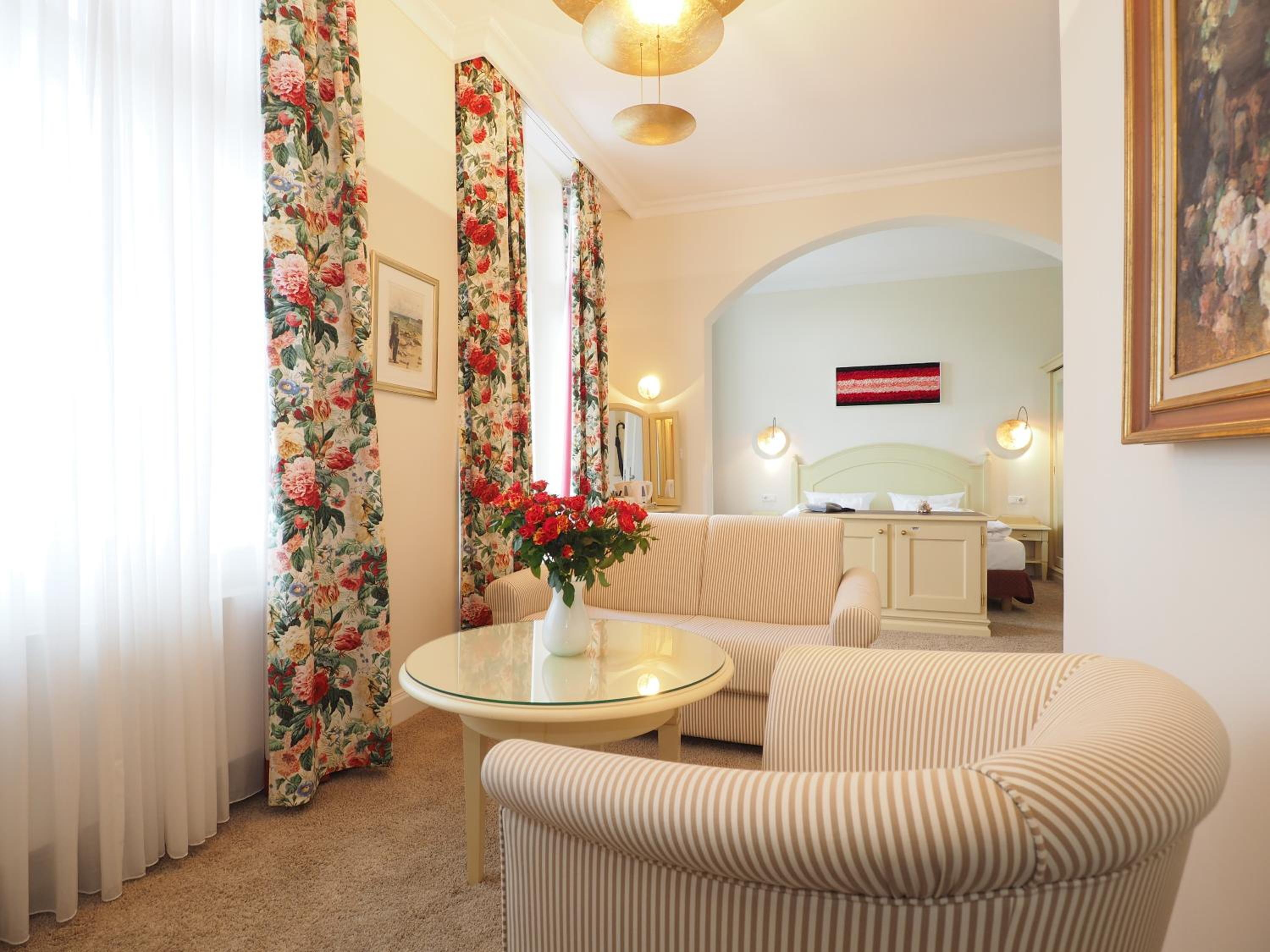 Deluxe Sea Room