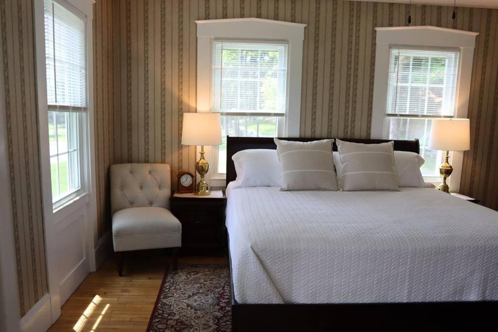 Five-Bedroom House photo 1