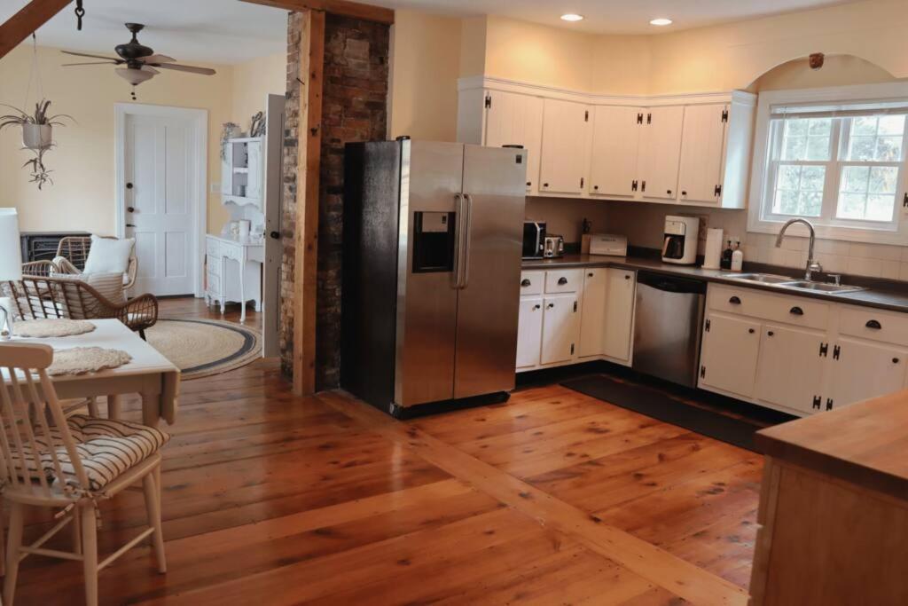 Five-Bedroom House photo 3