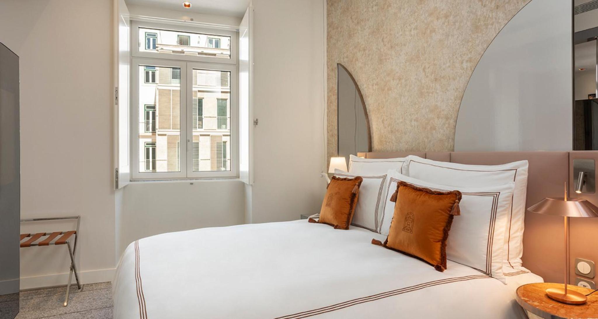 Premium King Room with Cloister View - Photo 4