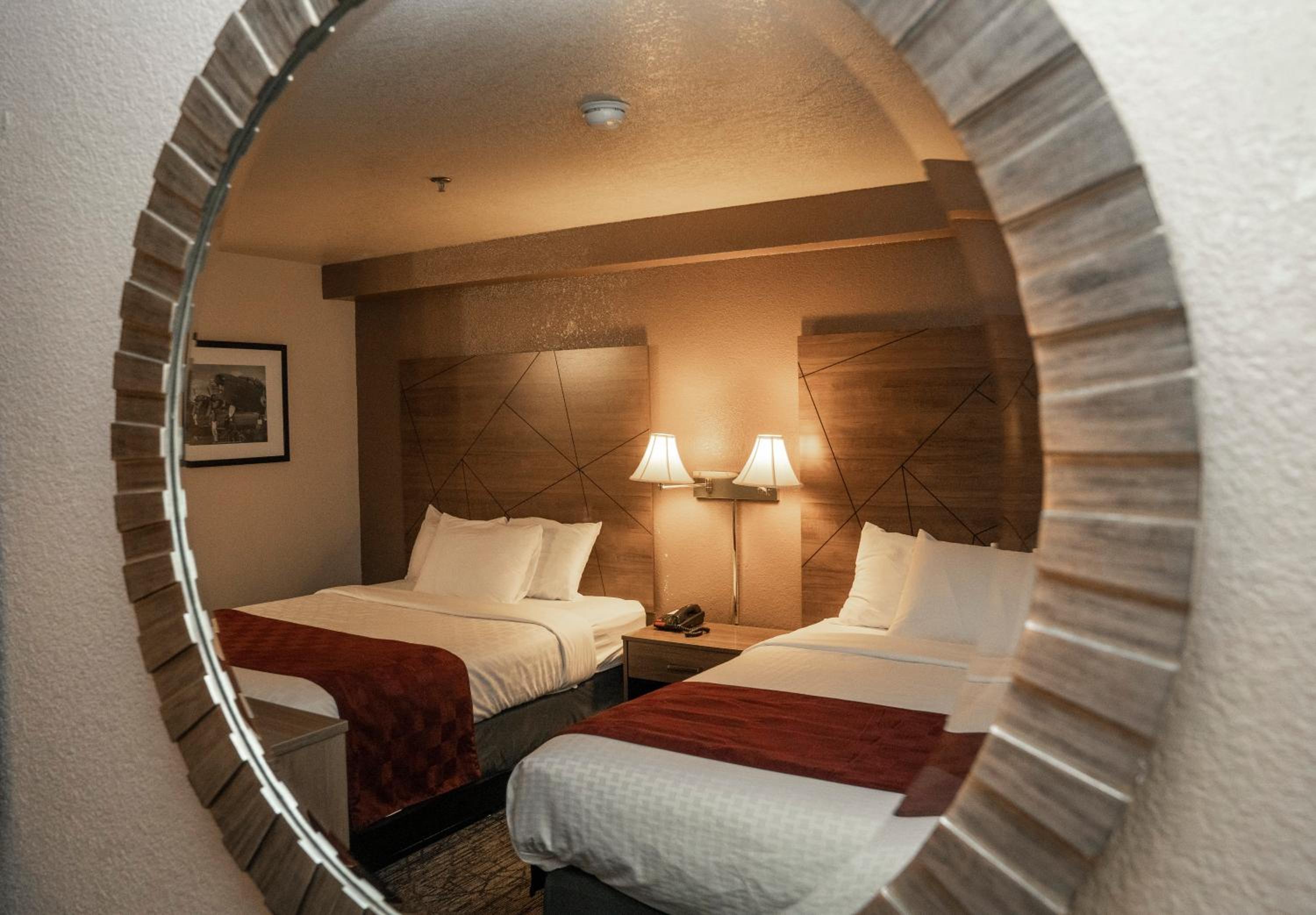 Queen Room with Two Queen Beds - Non-Smoking - Photo 1