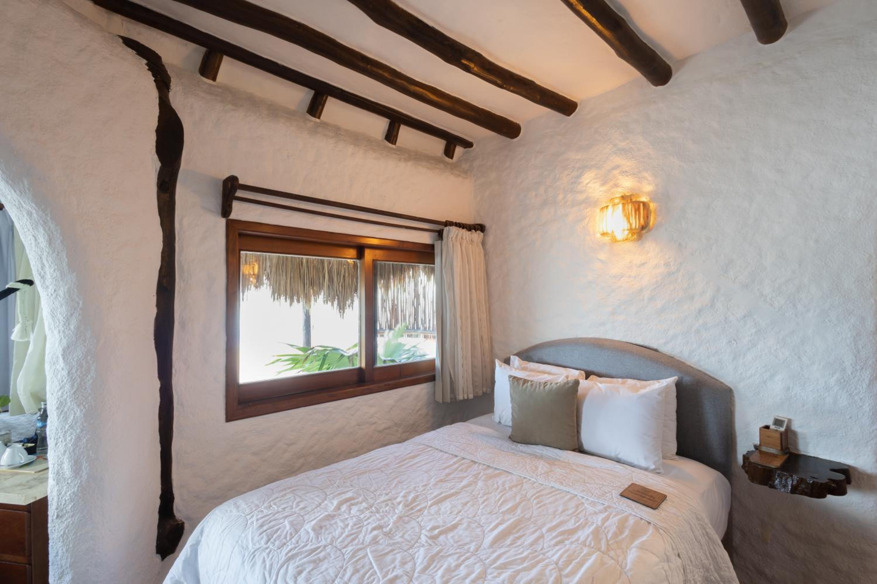 Bungalow with Sea View - Photo 13
