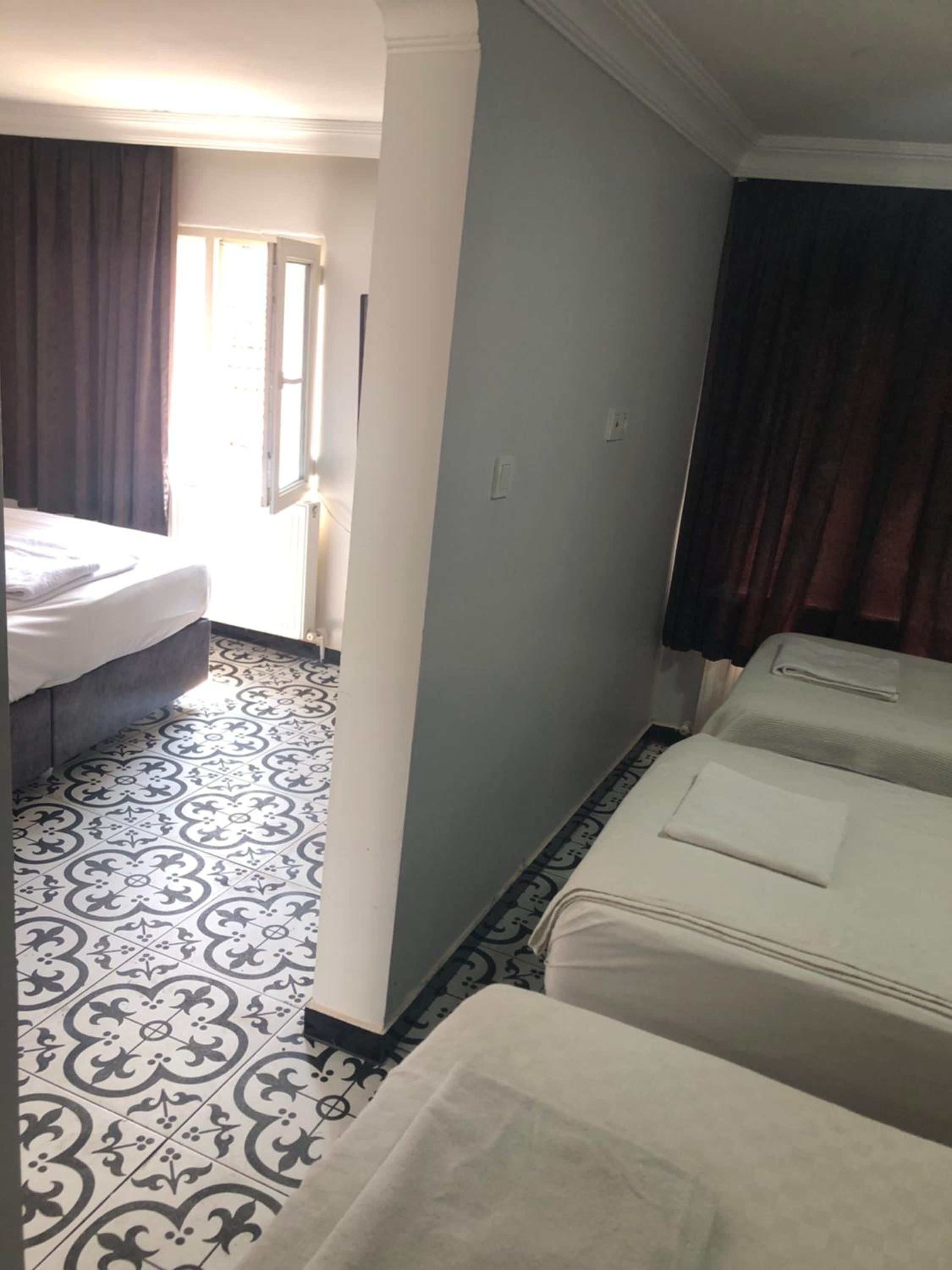 Large Suite photo 2