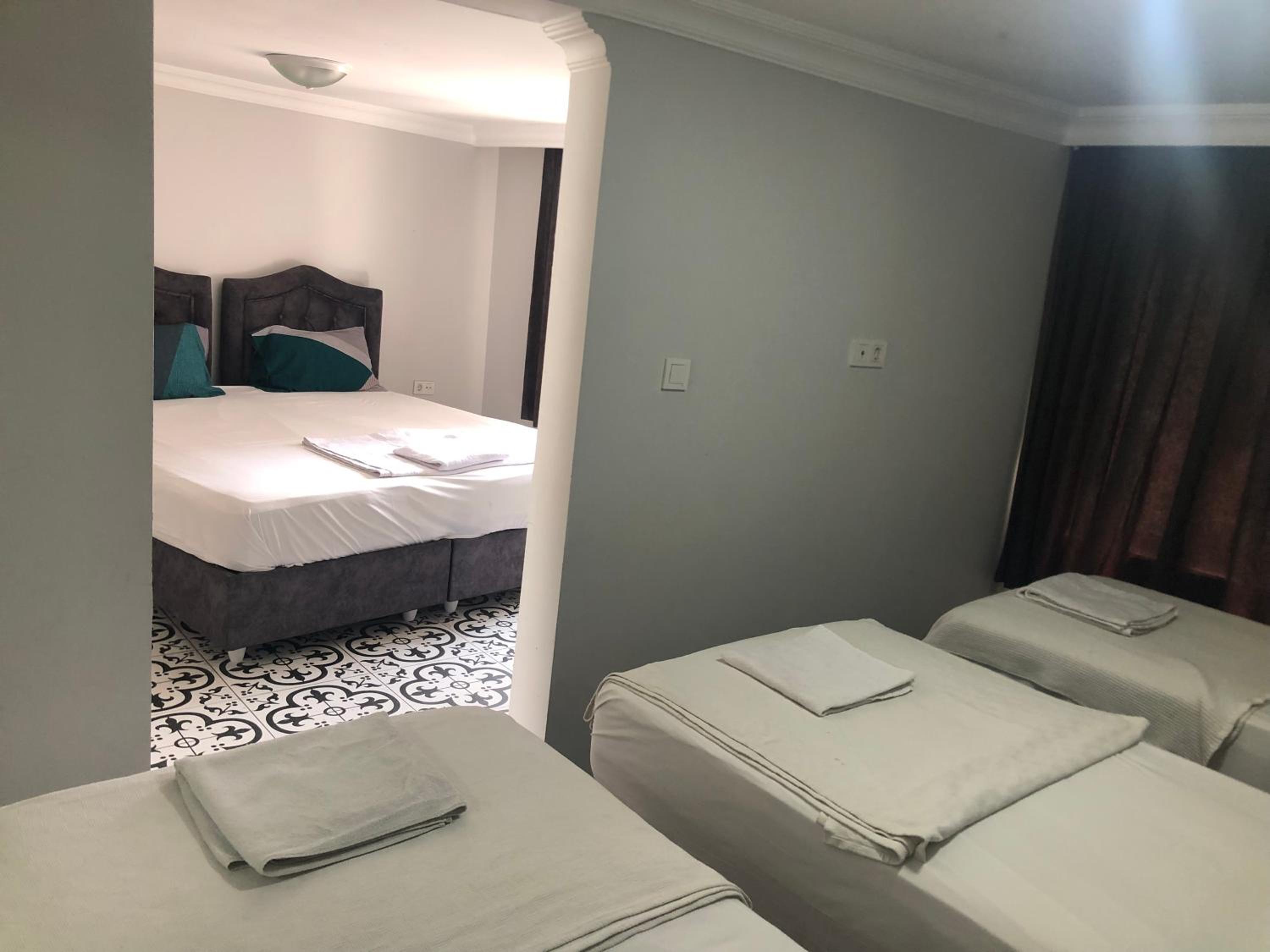Large Suite photo 1