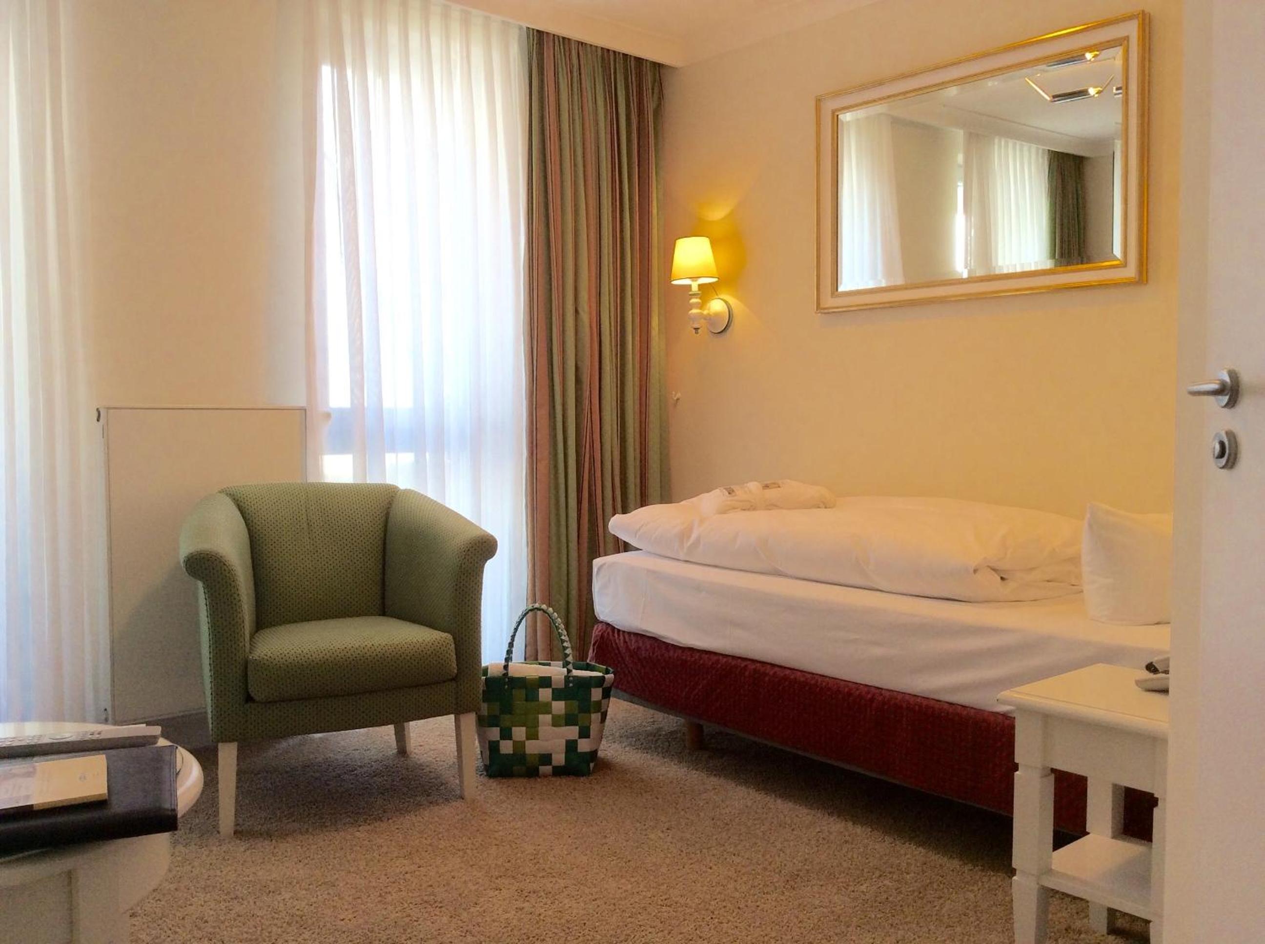 Single Room thumbnail 5